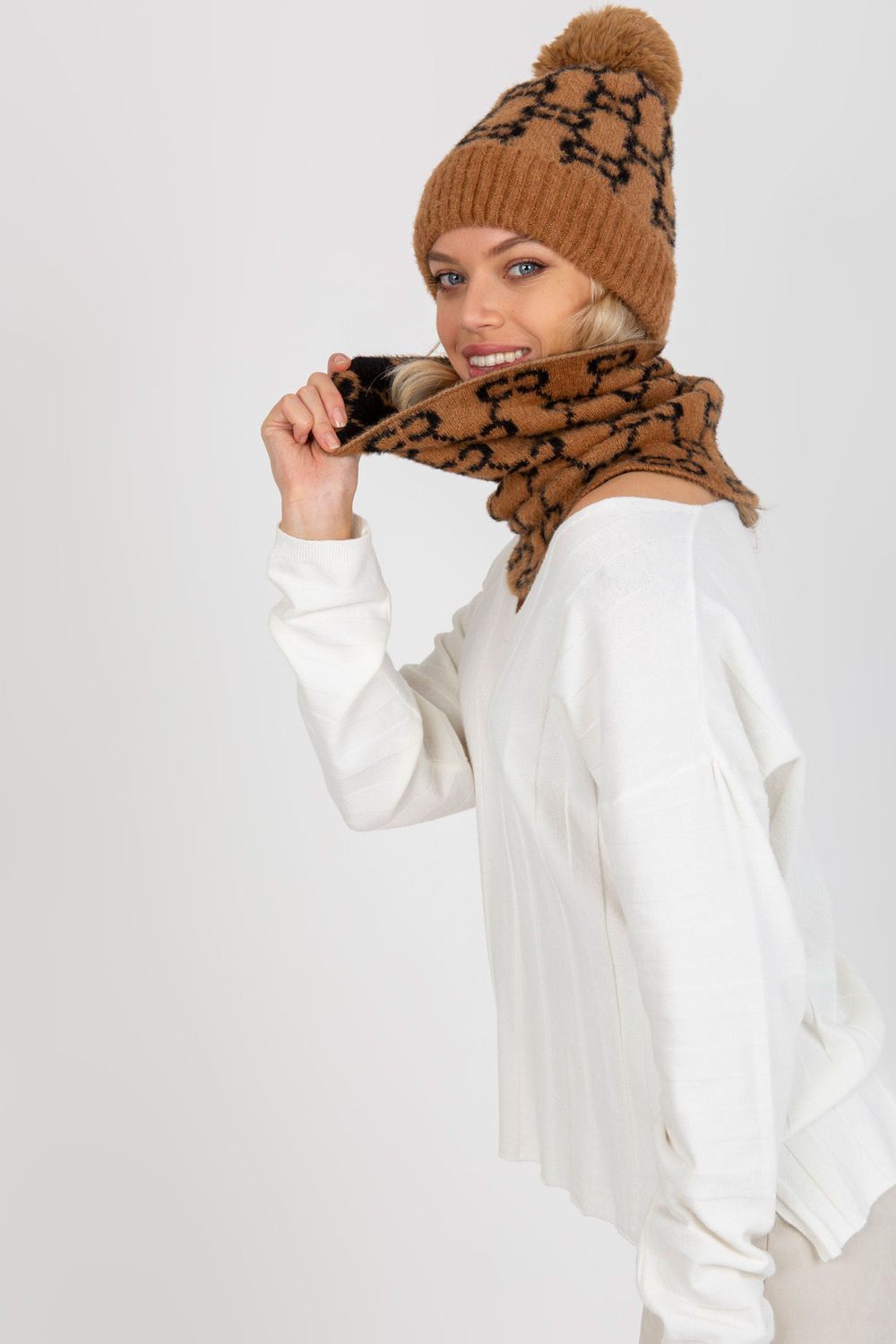  Infinity Scarf model 185919 AT  brown