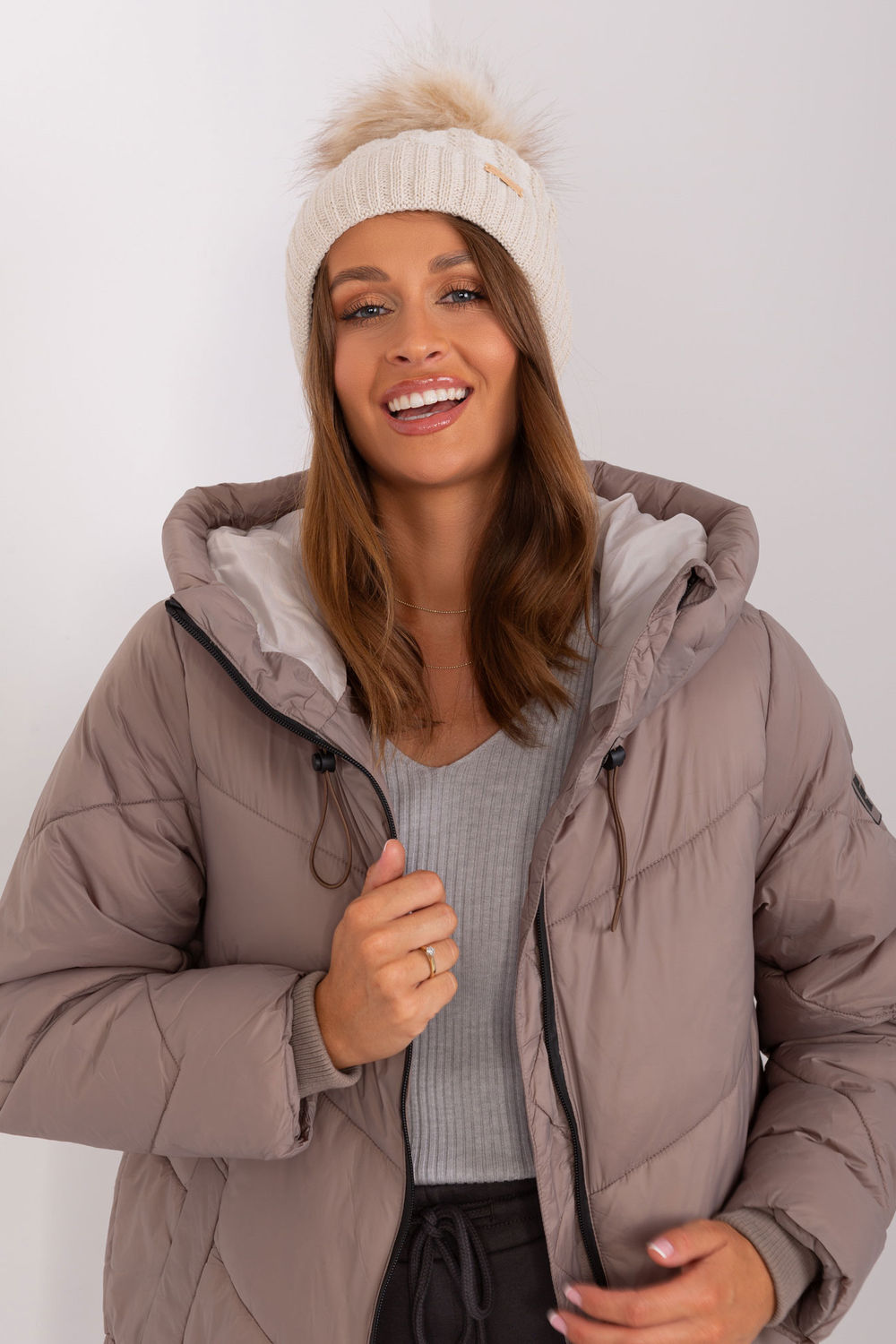  Cap model 187438 Rue Paris  beige