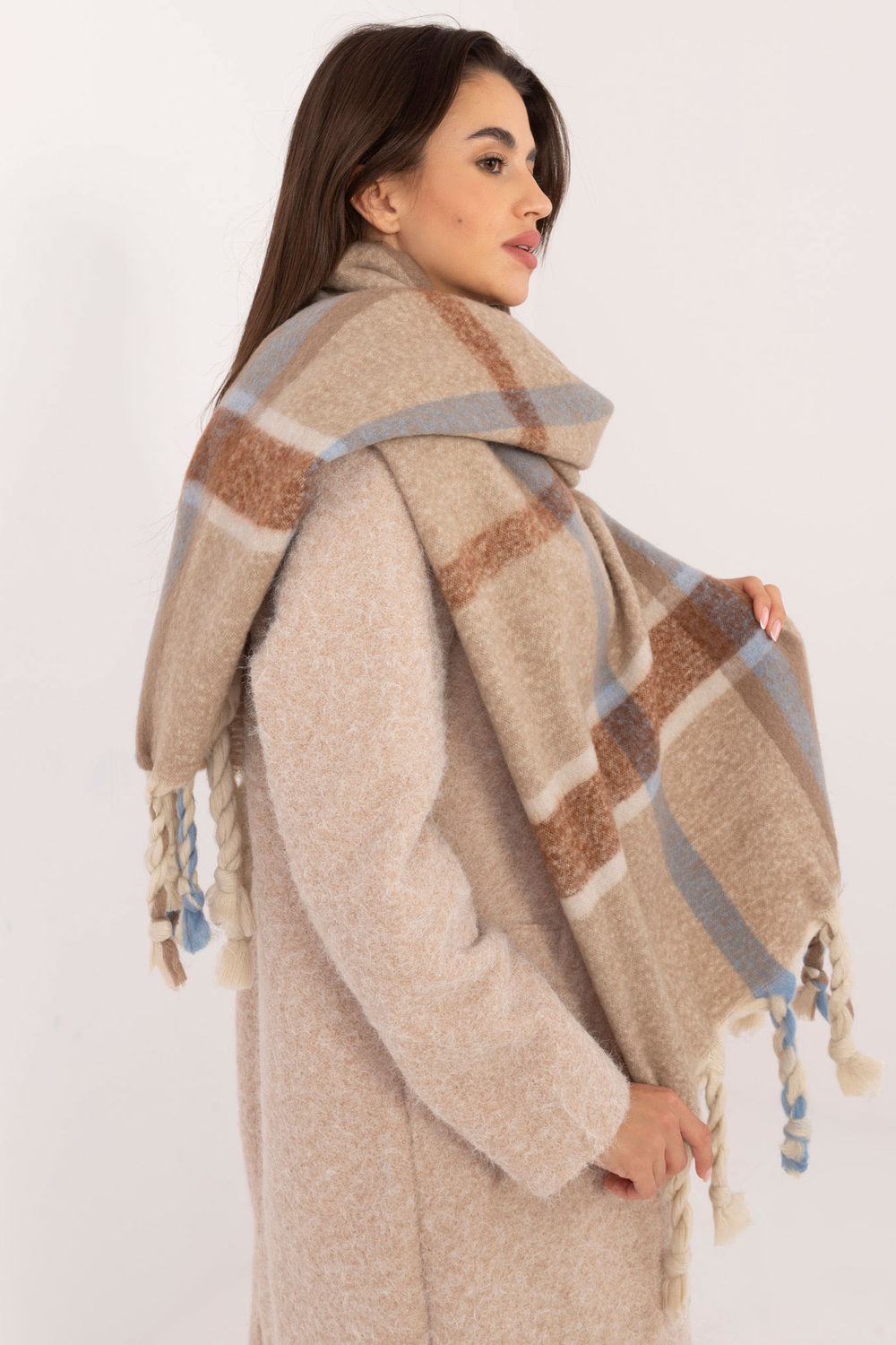  Shawl model 202573 AT  beige