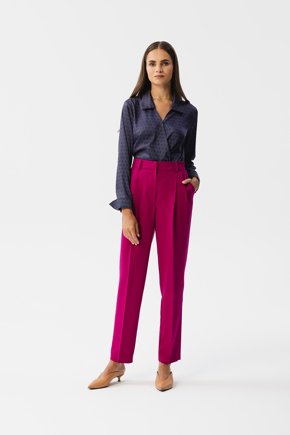  Women trousers model 185094 Stylove  violet