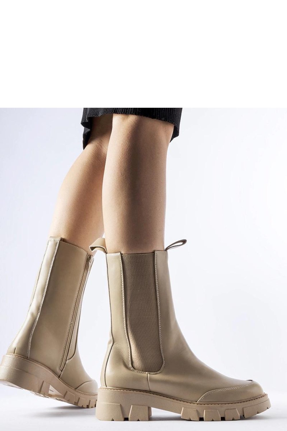  Boots model 204583 Solea  beige
