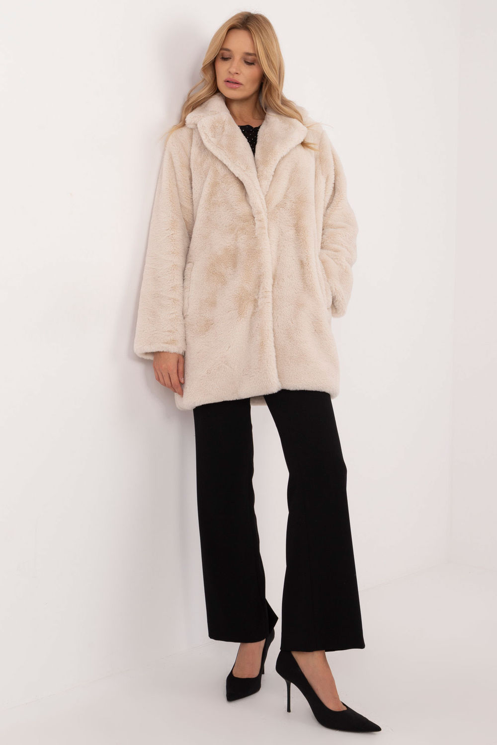  Coat model 202274 Factory Price  beige