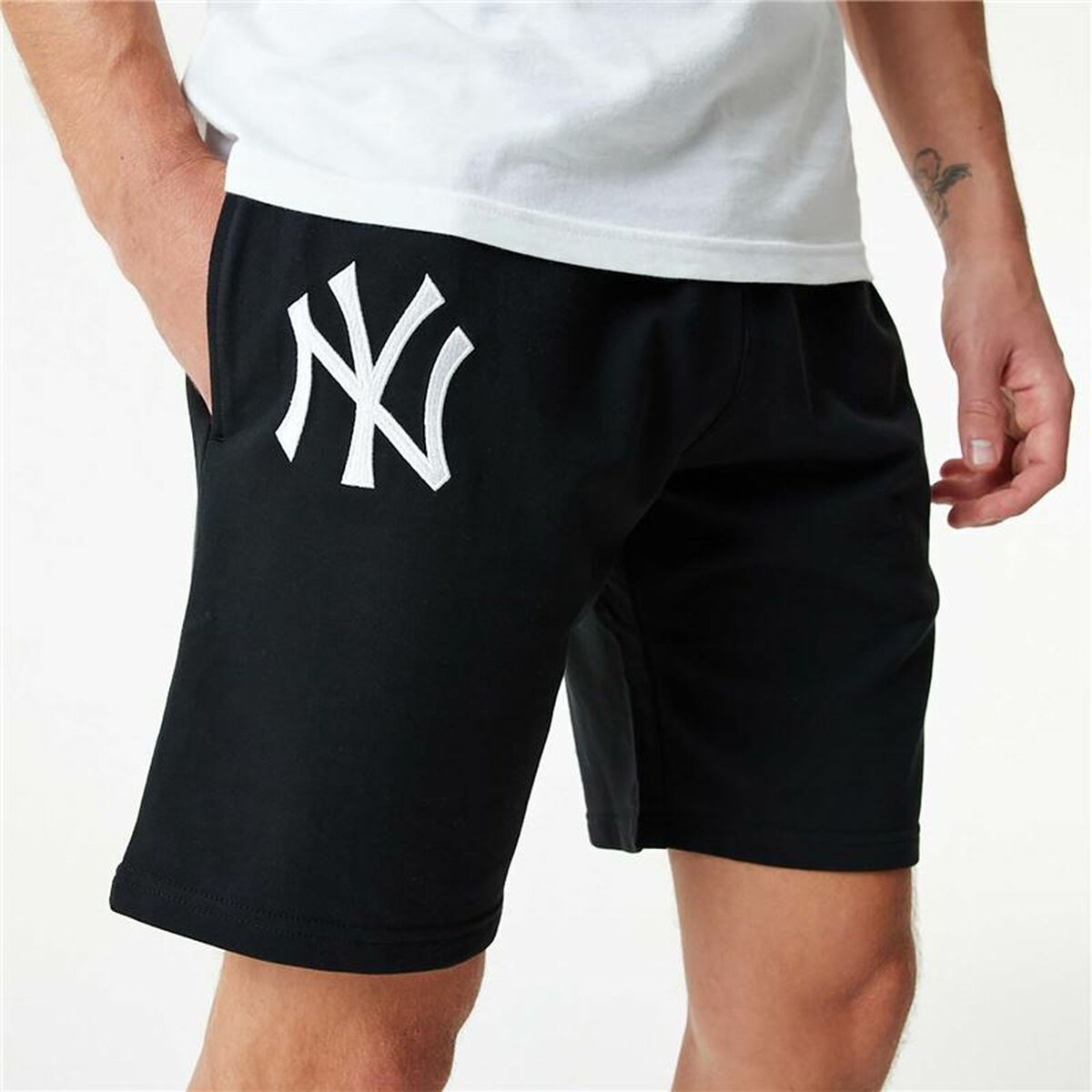 Sports Shorts New Era Essentials New York Yankees Black Men Sports Shorts New Era Essentials New York Yankees Black Men