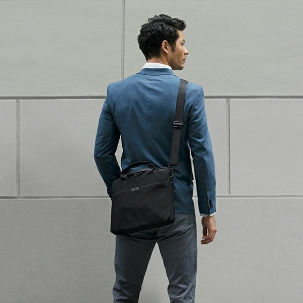 UNIQ Stockholm laptop Sleeve 16 inch abyss blue