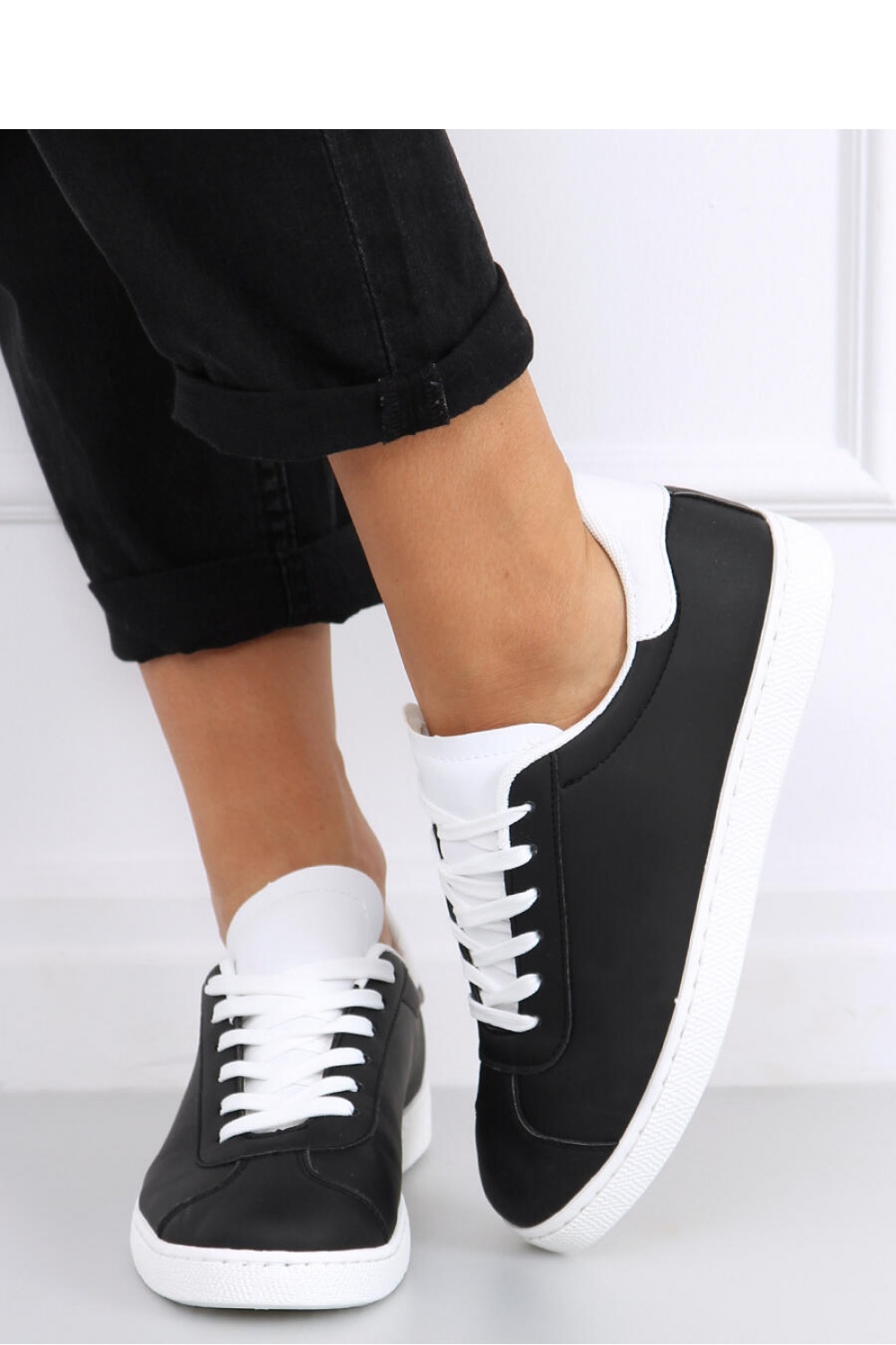 Sneakers model 161973 Inello schwarz Damen