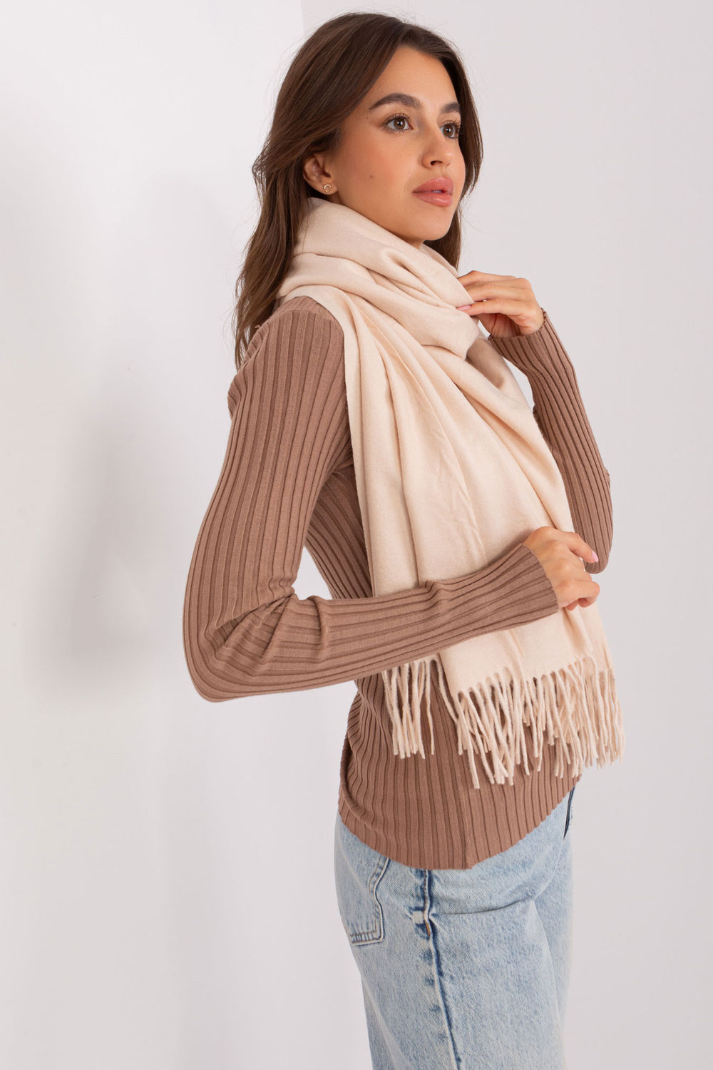  Shawl model 185890 AT  beige