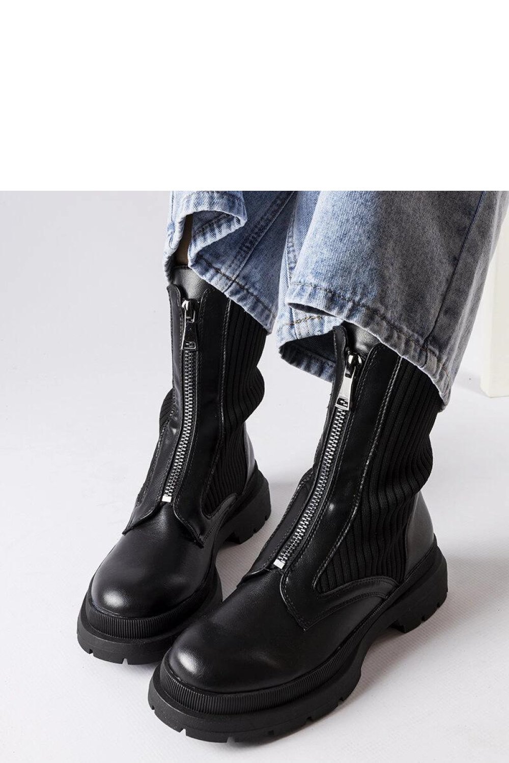  Boots model 204626 Solea  black