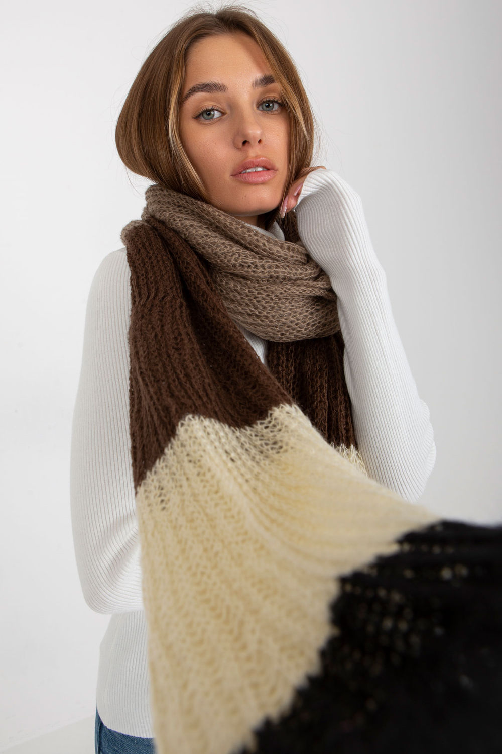  Shawl model 185902 AT  beige