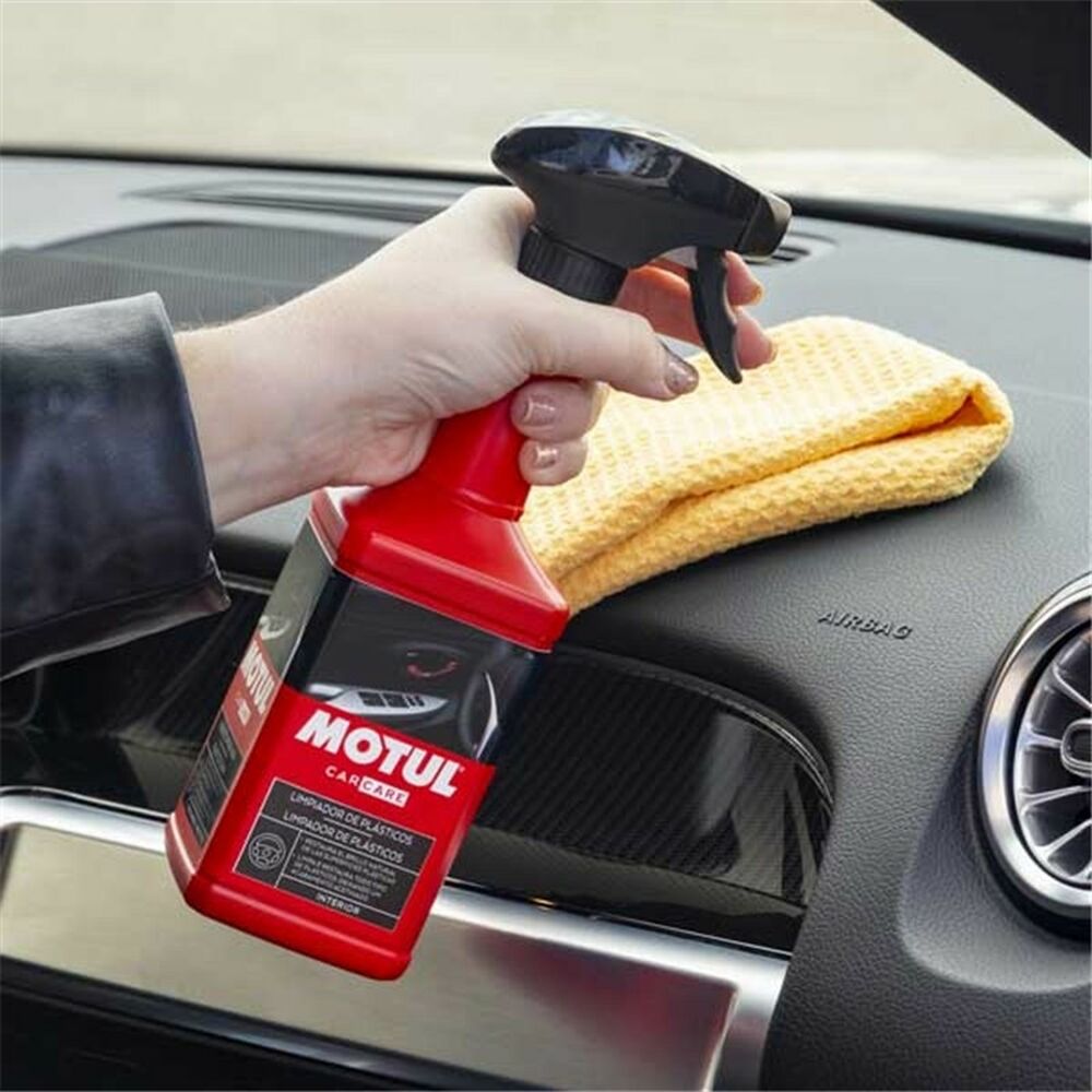 Środek czyszczący do tworzyw sztucznych Motul MTL110156 500 ml