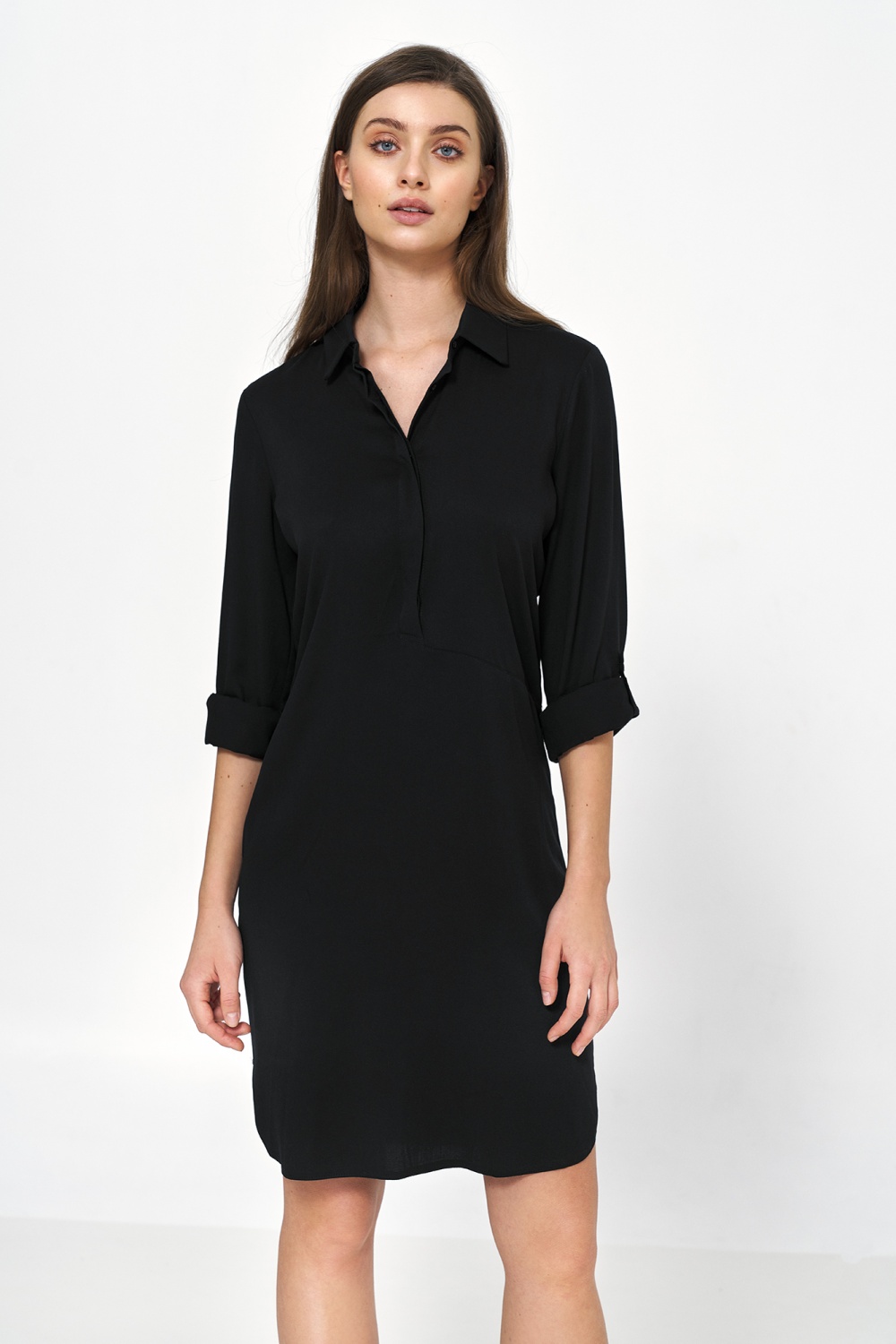 Sukienka Czarna sukienka oversize z podwijanym rękawem S226 Black - Nife Czarny Damska