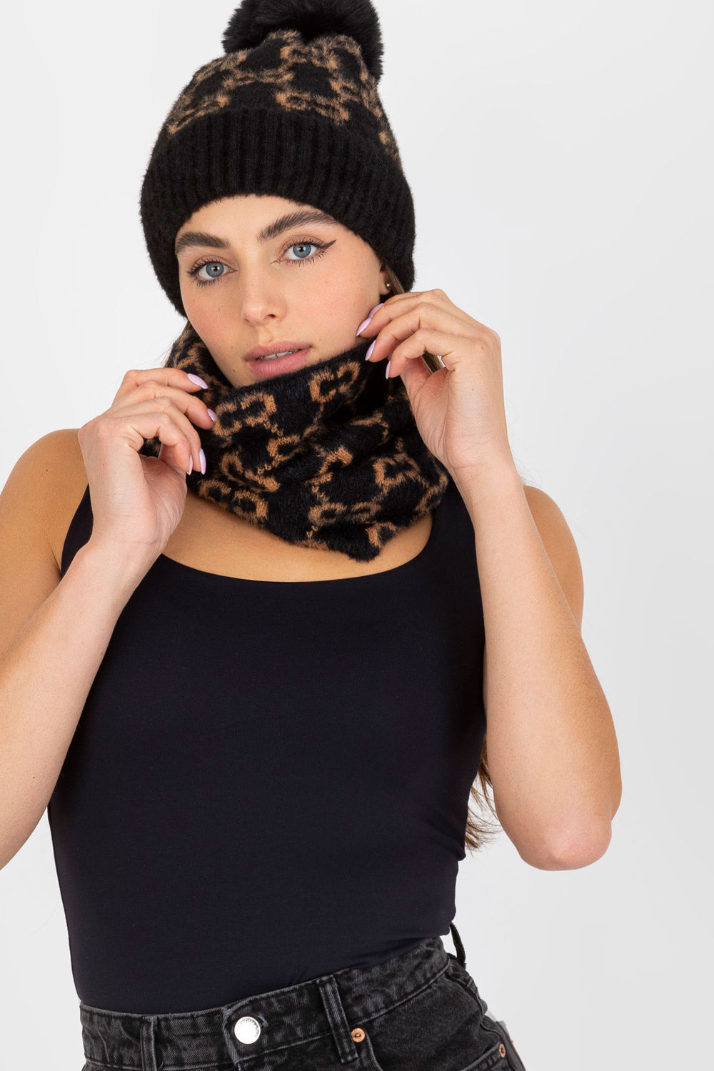  Infinity Scarf model 185918 AT  black