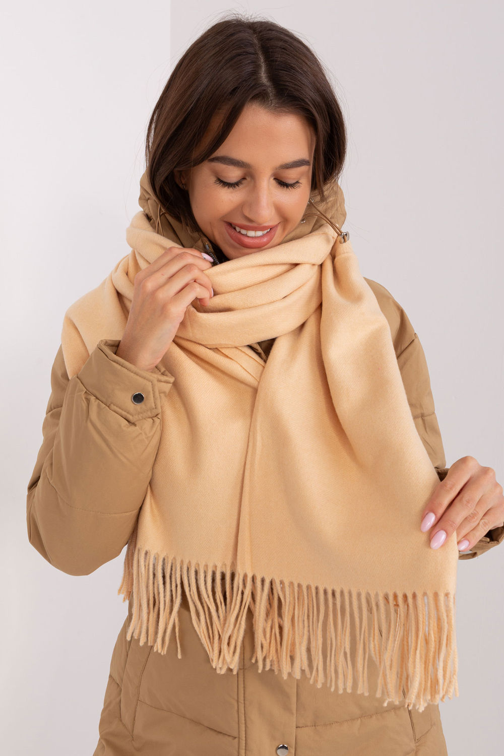  Shawl model 187607 AT  beige