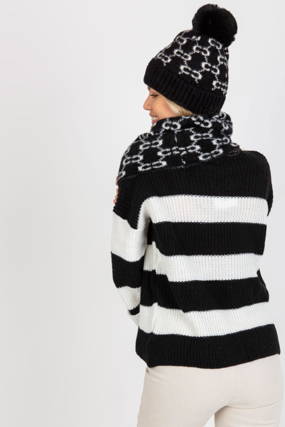  Infinity Scarf model 185920 AT  black