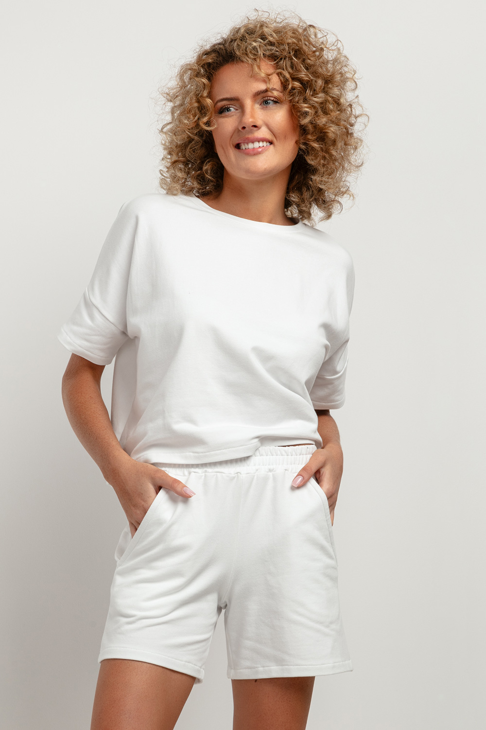  Shorts model 183186 Tessita  white