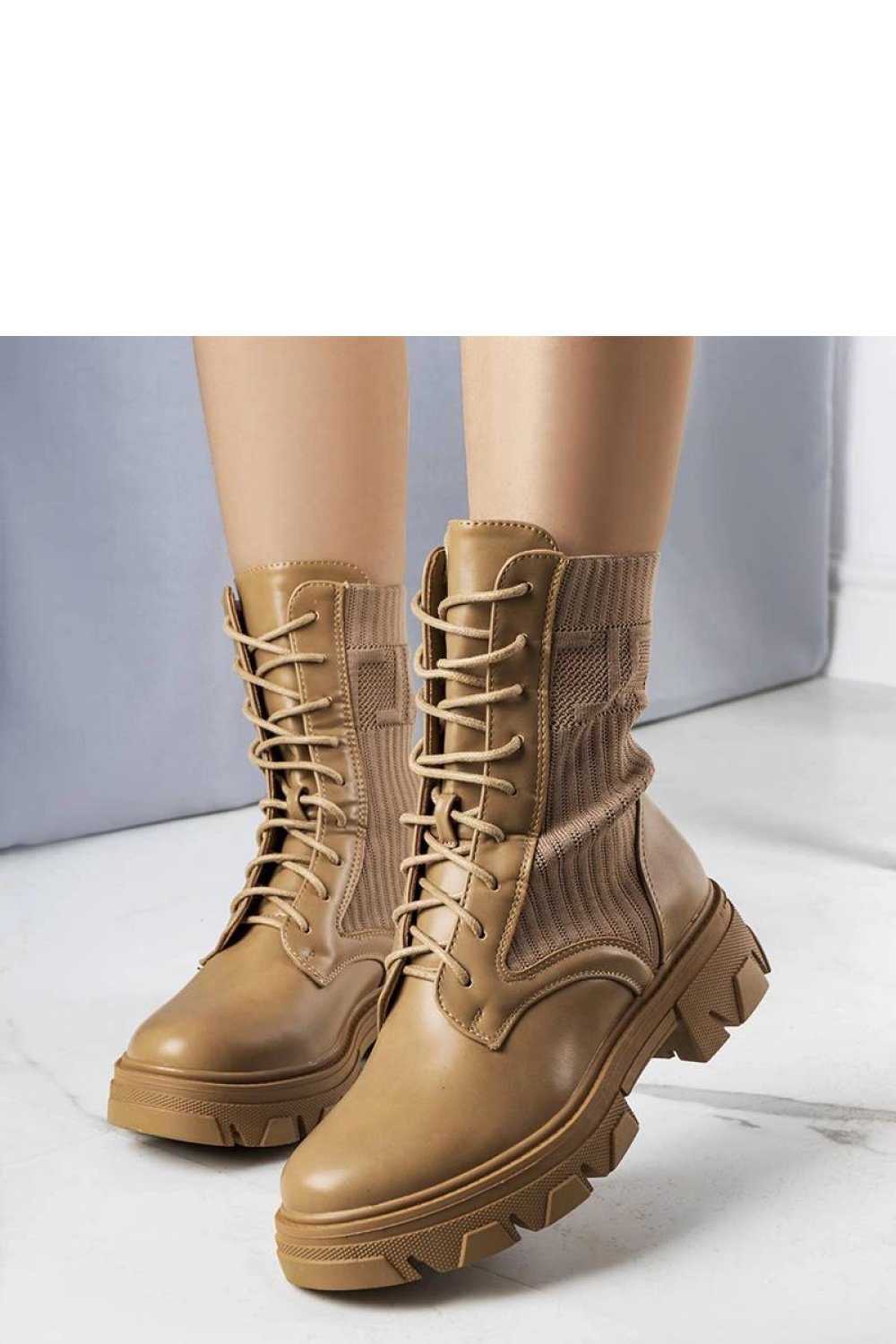 Boots model 204629 Solea  brown