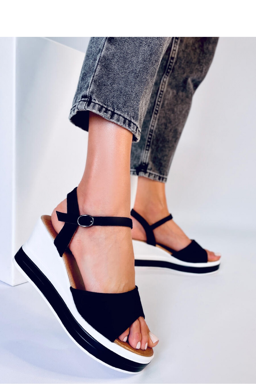 Sandalen mit Absatz model 179407 Inello schwarz Damen