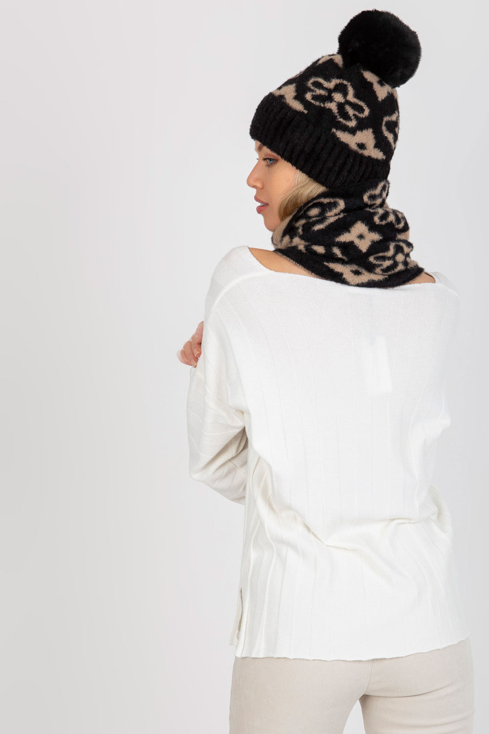  Infinity Scarf model 185922 AT  black