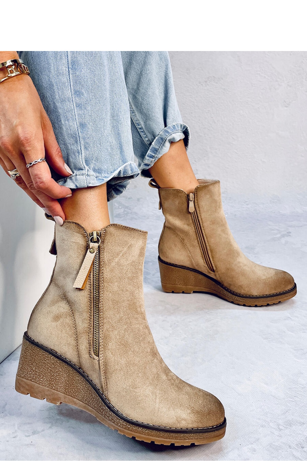  Buskin boots model 184467 Inello  beige