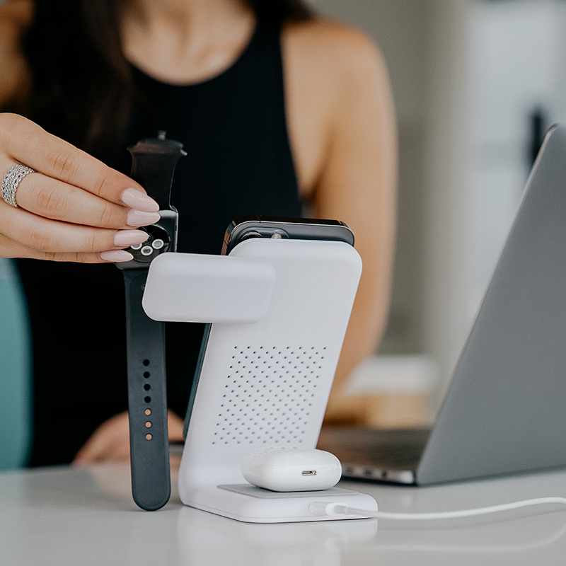 STM ChargeTree Swing 3in1 to Apple iPhone, AirPods & Watch (white)