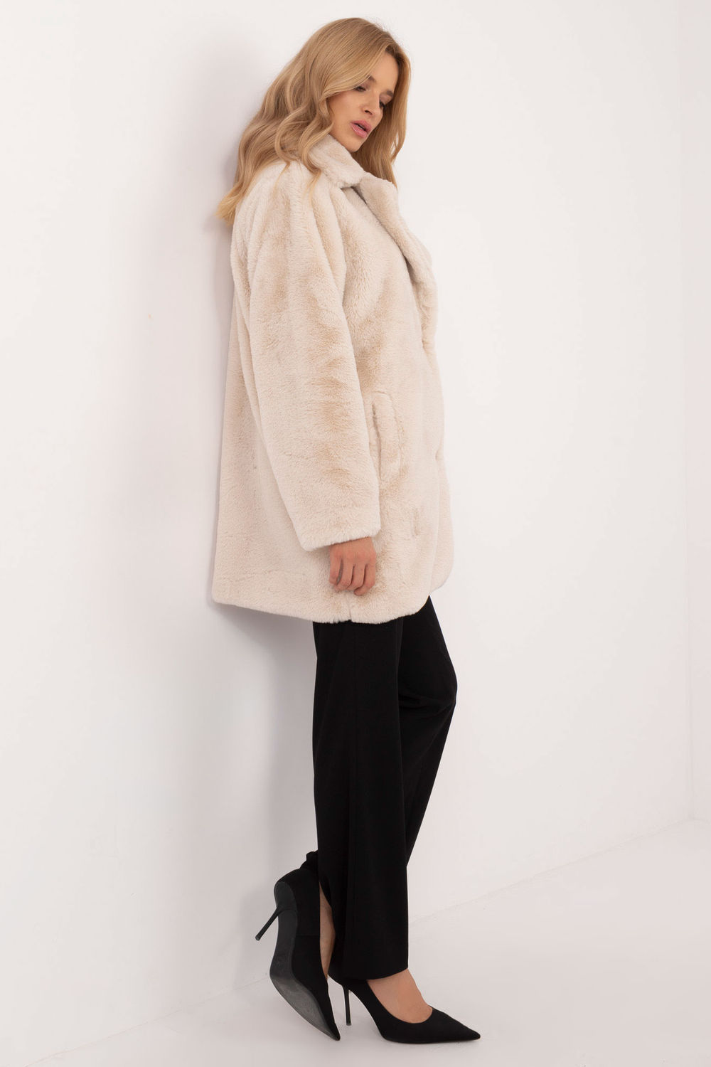  Coat model 202274 Factory Price  beige
