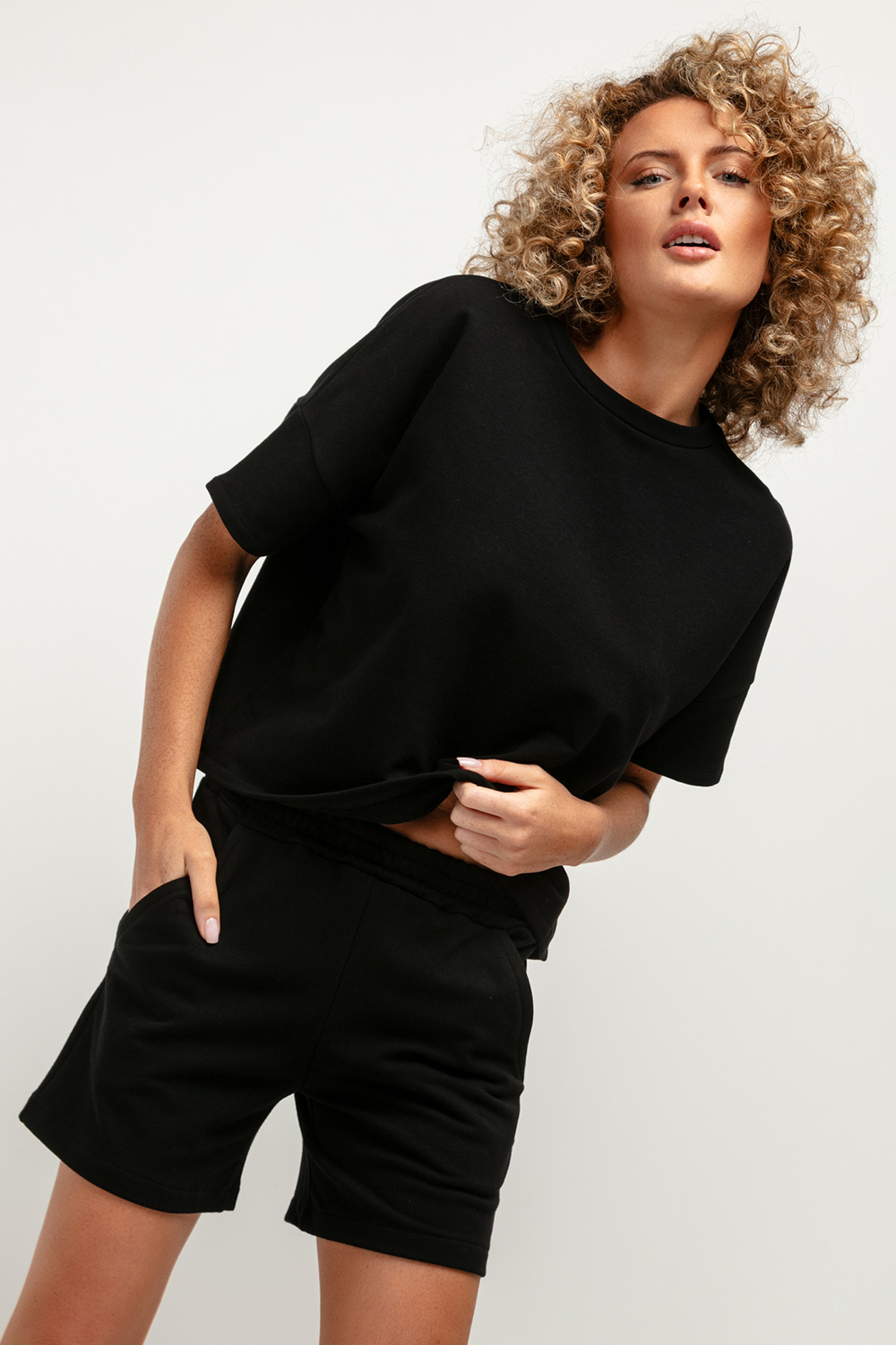  Shorts model 183180 Tessita  black