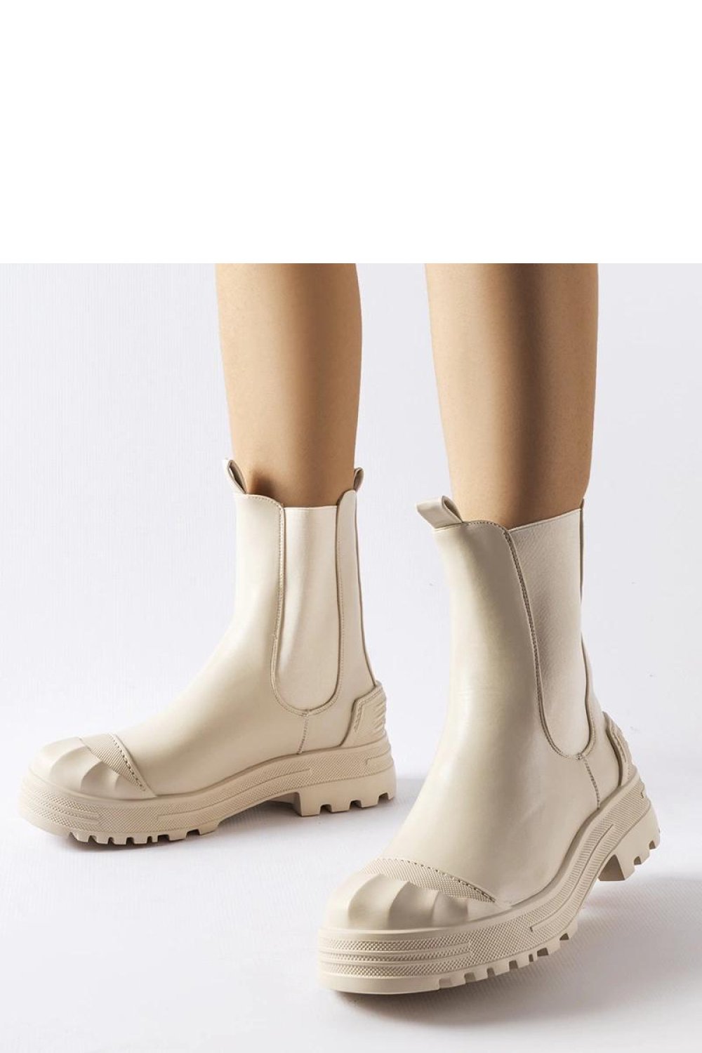  Boots model 204593 Solea  beige