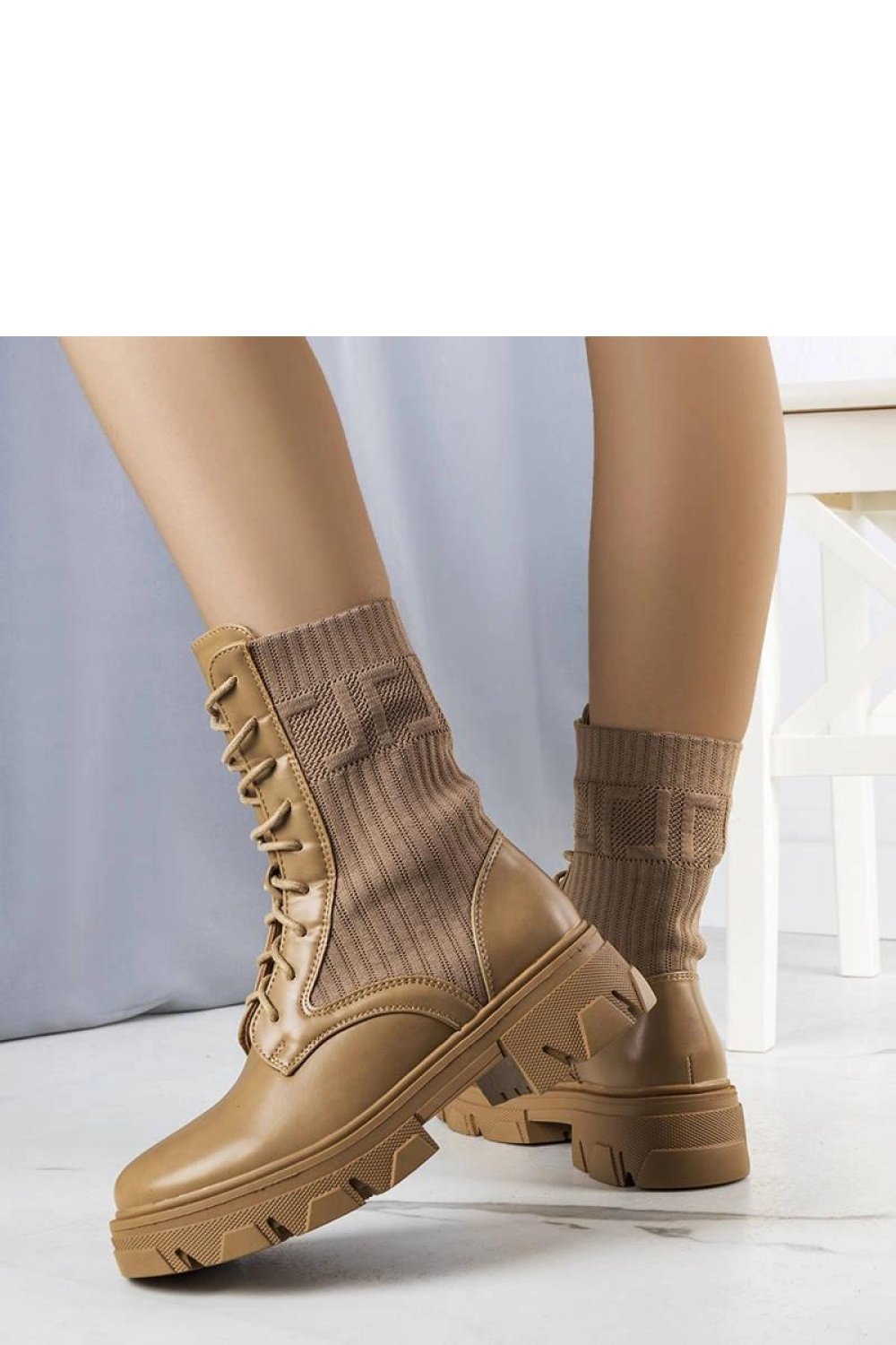  Boots model 204629 Solea  brown