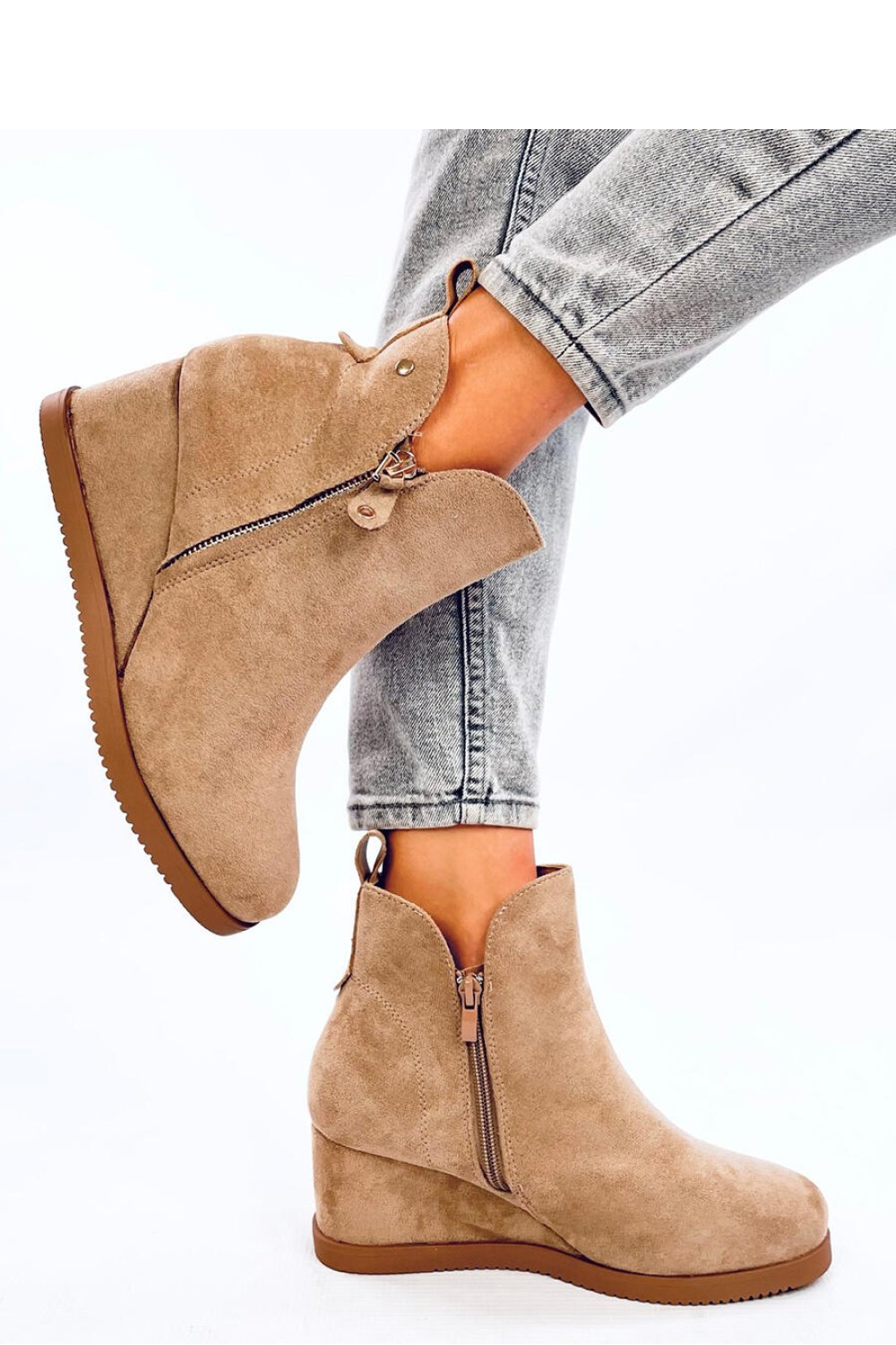  Buskin boots model 201401 Inello  beige