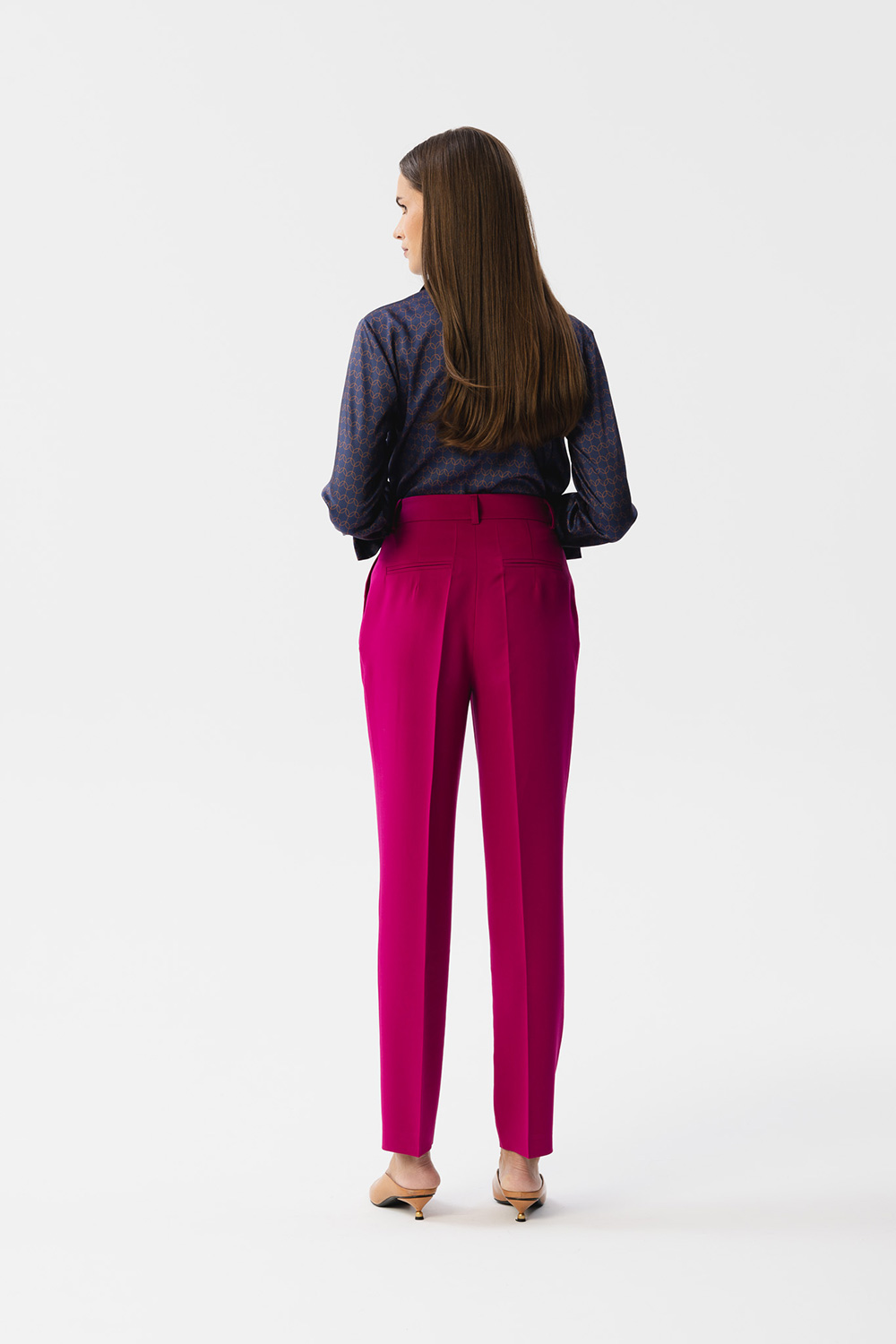  Women trousers model 185094 Stylove  violet