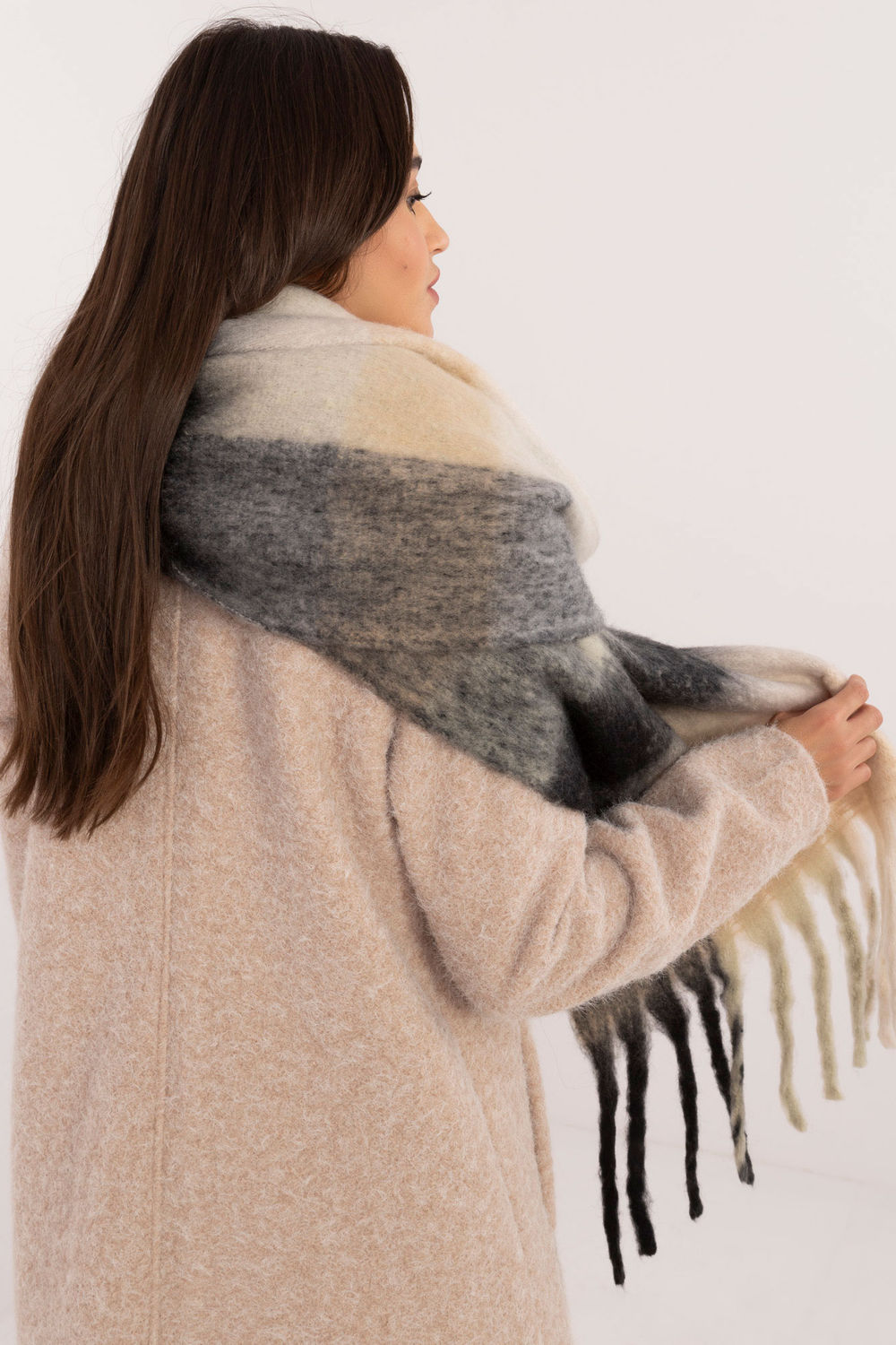  Shawl model 203176 AT  beige