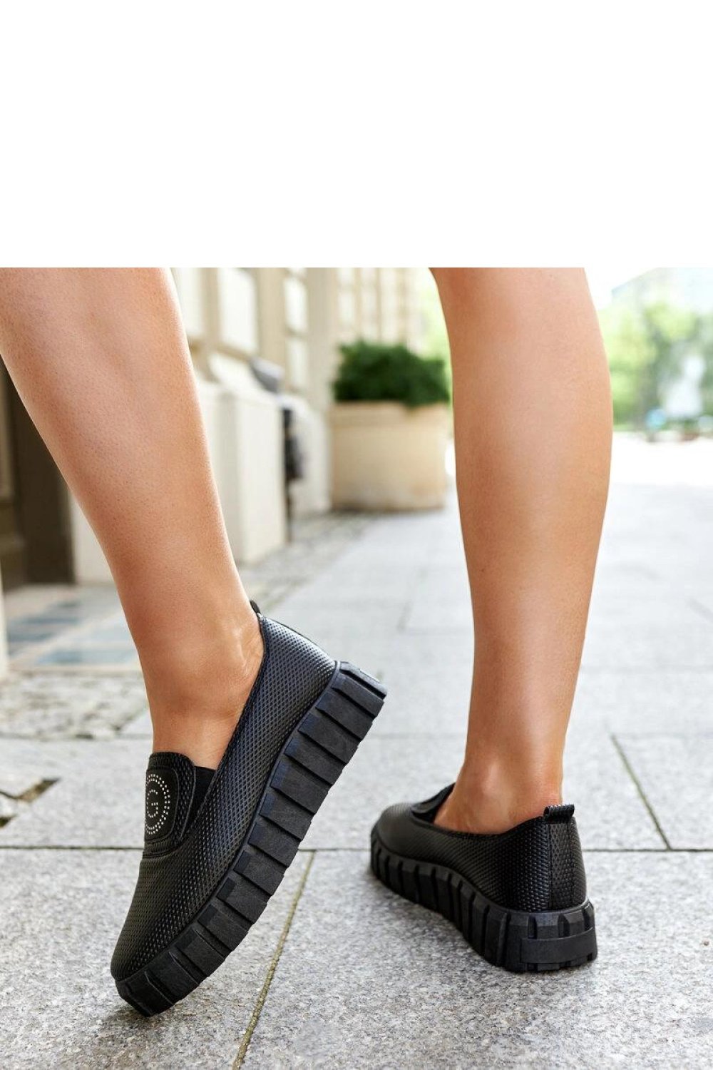  Low Shoes model 206460 Solea  black