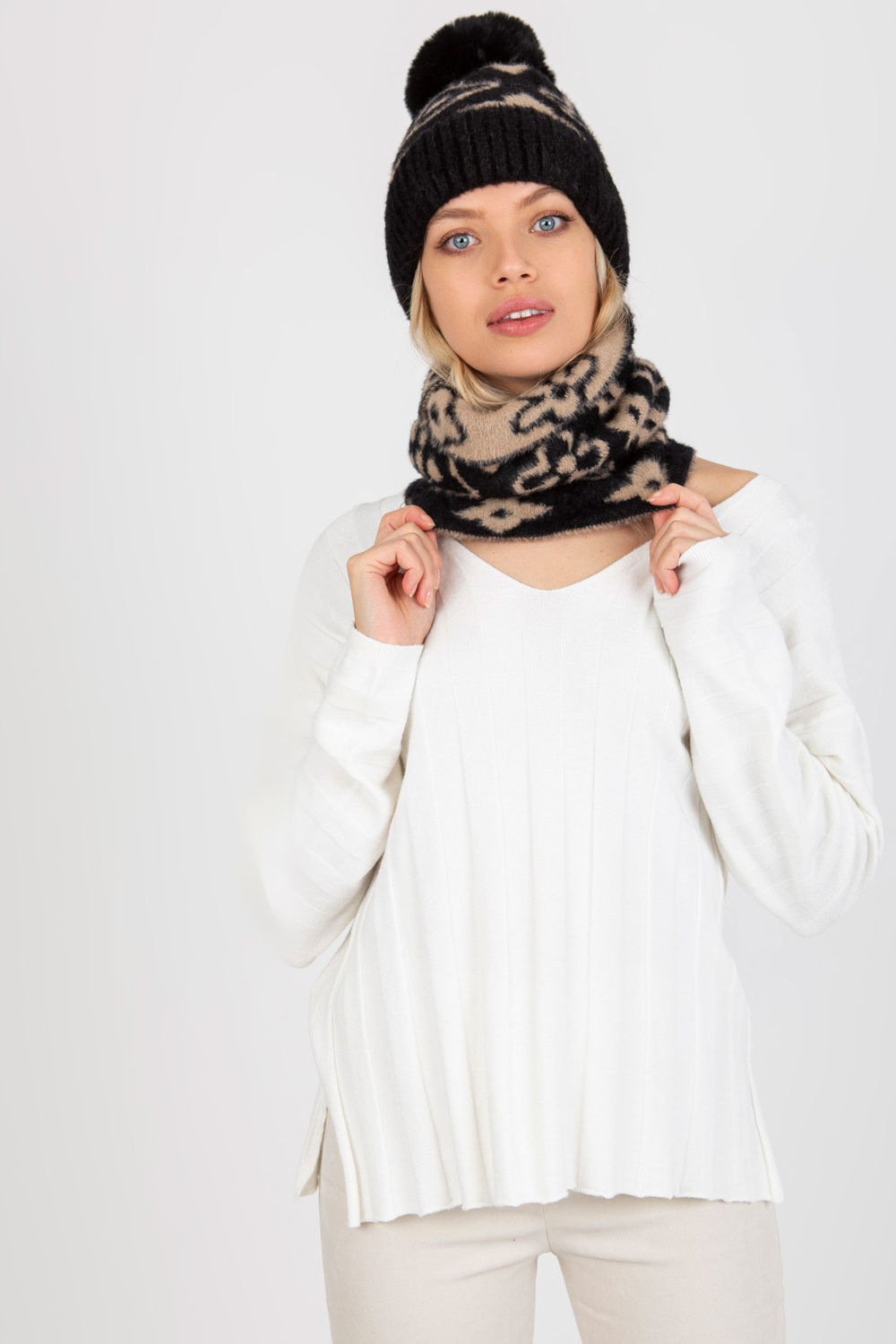  Infinity Scarf model 185922 AT  black