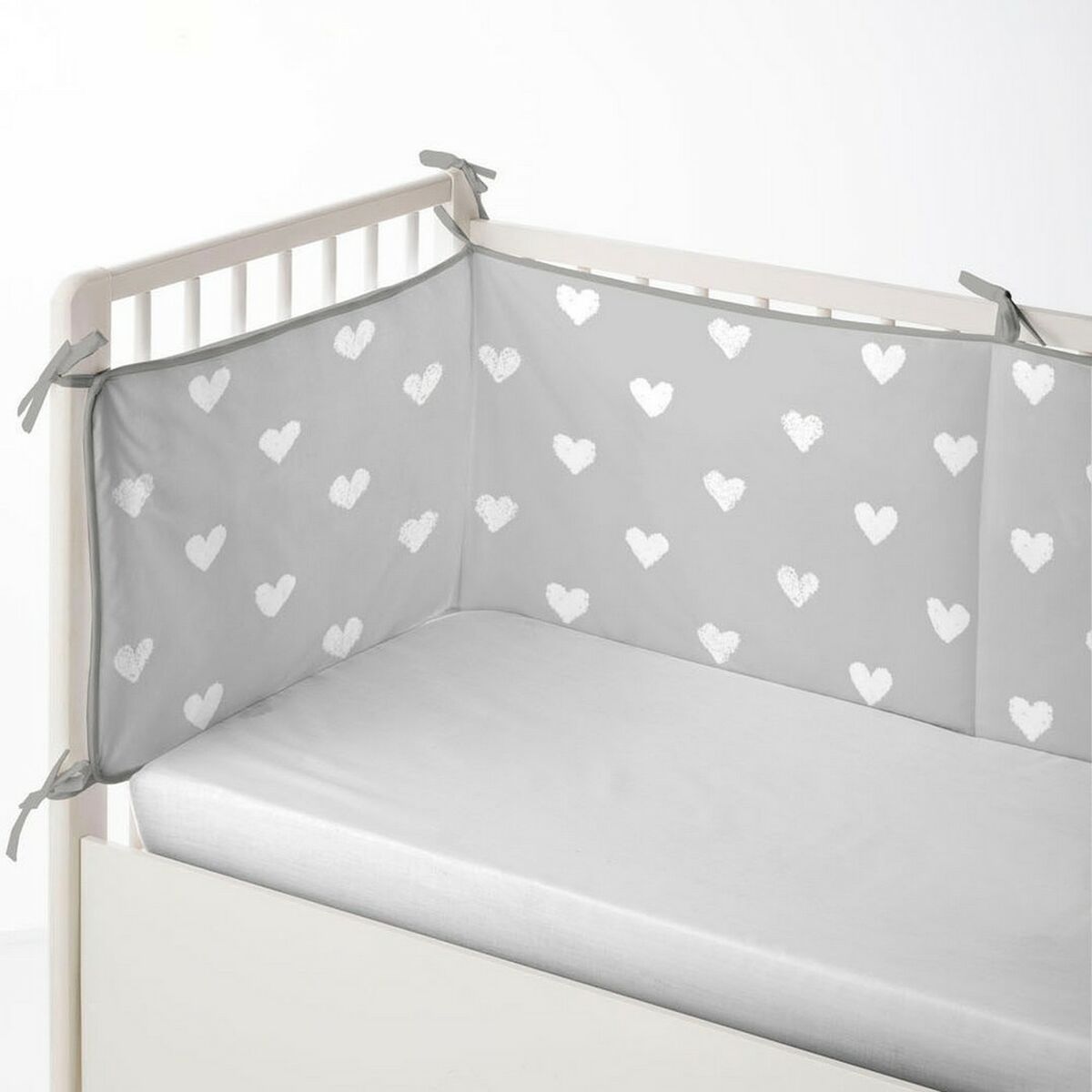 Ochraniacz na łóżeczko Cool Kids Hearts (60 x 60 x 60 + 40 cm)
