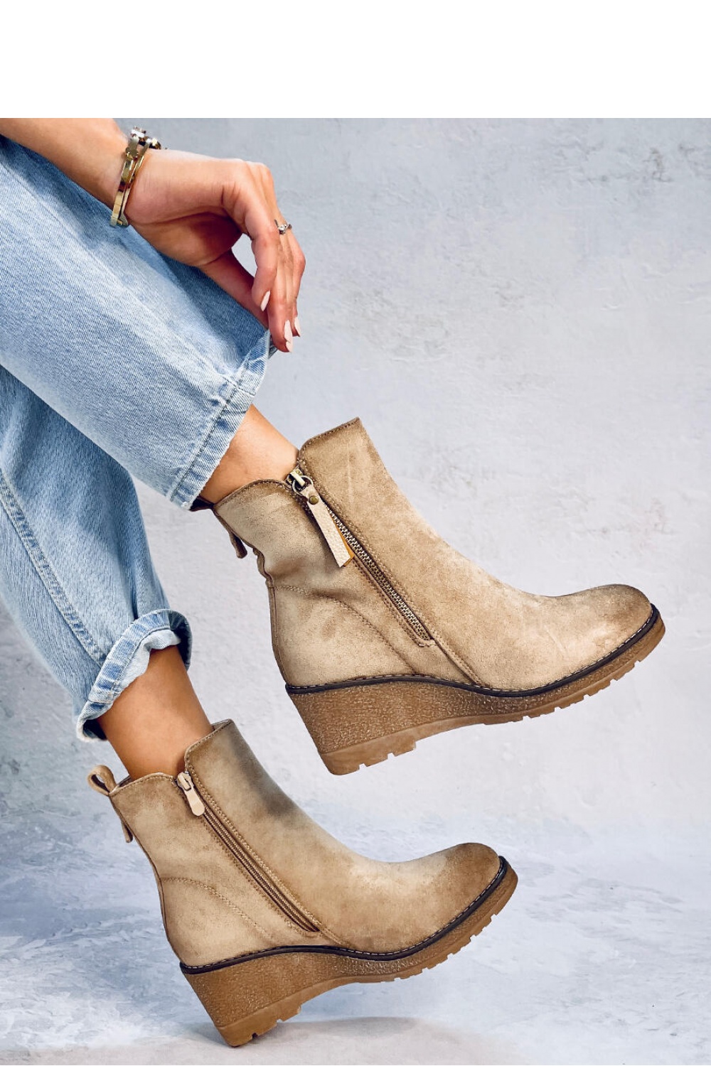  Buskin boots model 184467 Inello  beige