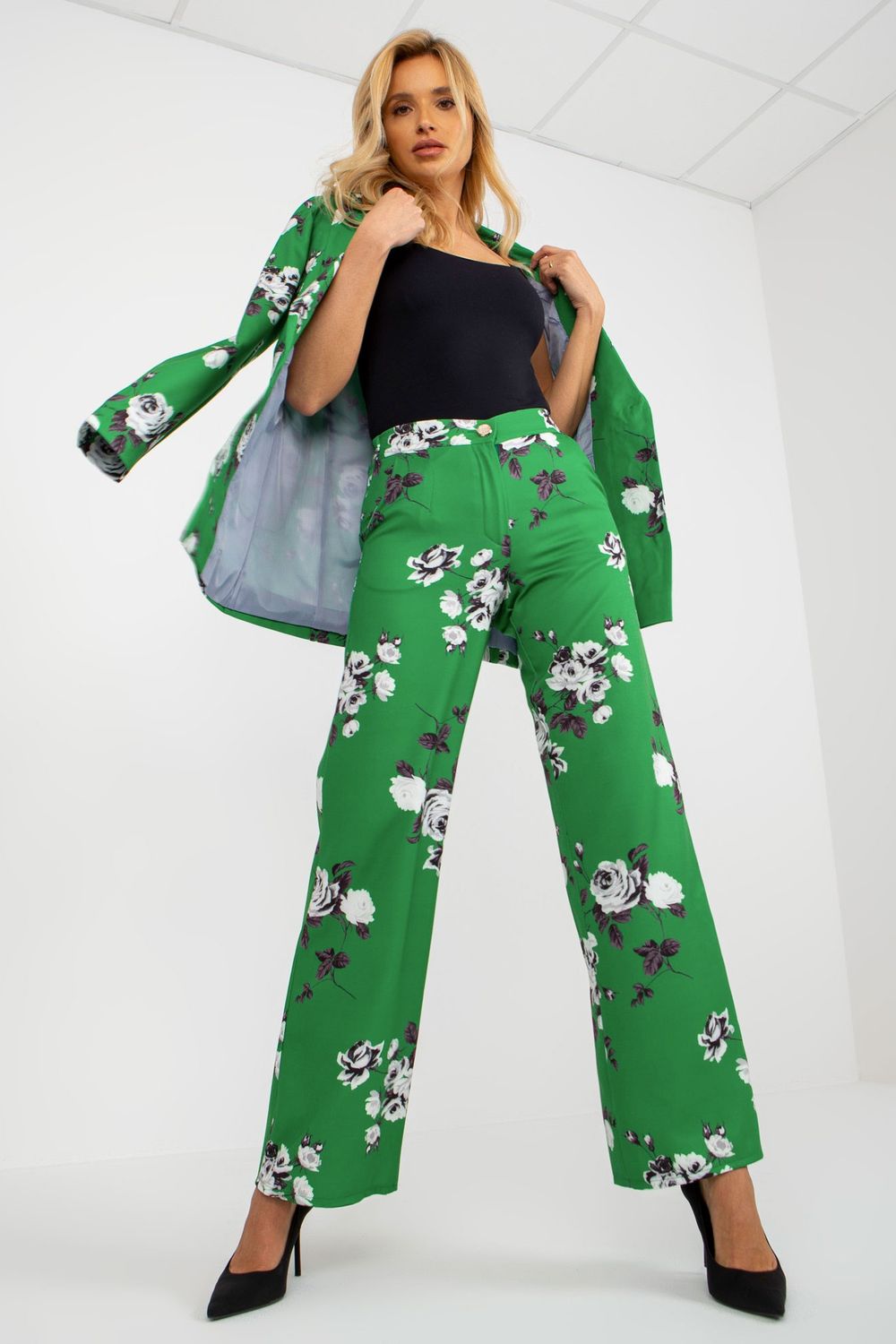  Women trousers model 175966 Lakerta  green