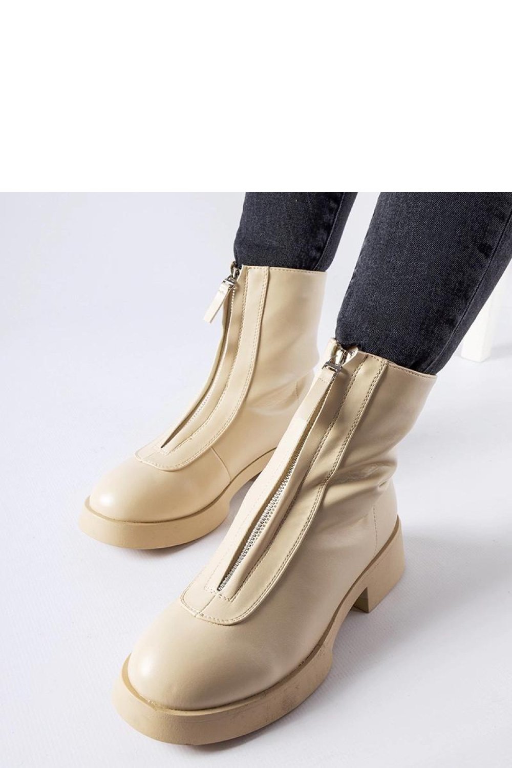  Boots model 204533 Solea  beige