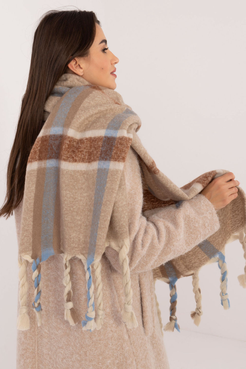  Shawl model 202573 AT  beige