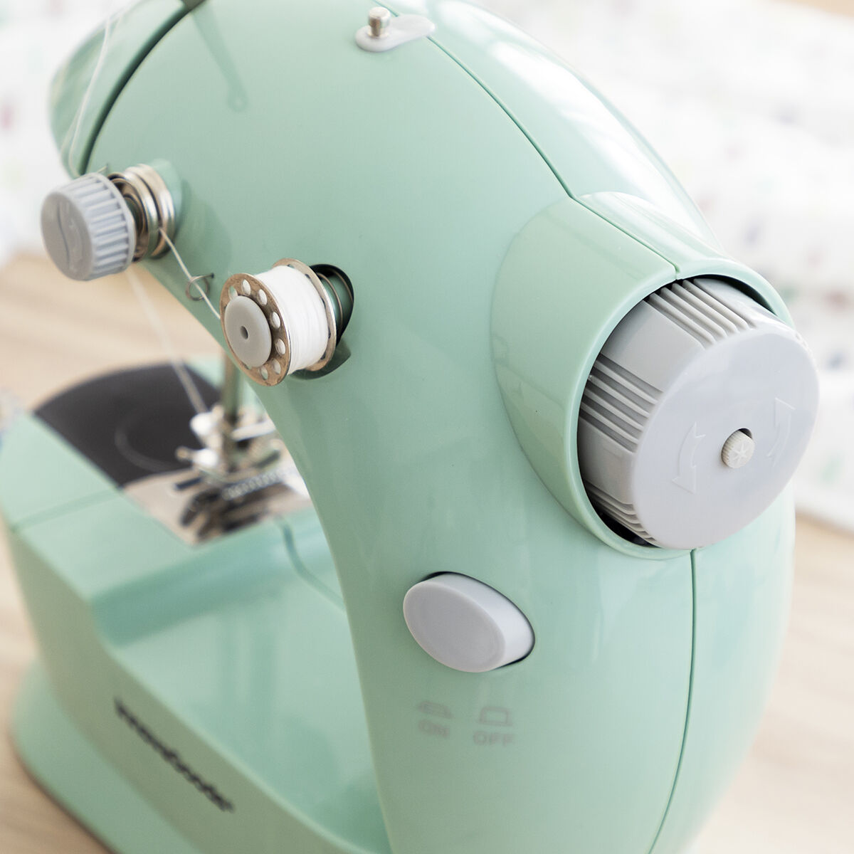 Mini Portable Sewing Machine with LED, Thread Cutter and Accessories Sewny InnovaGoods