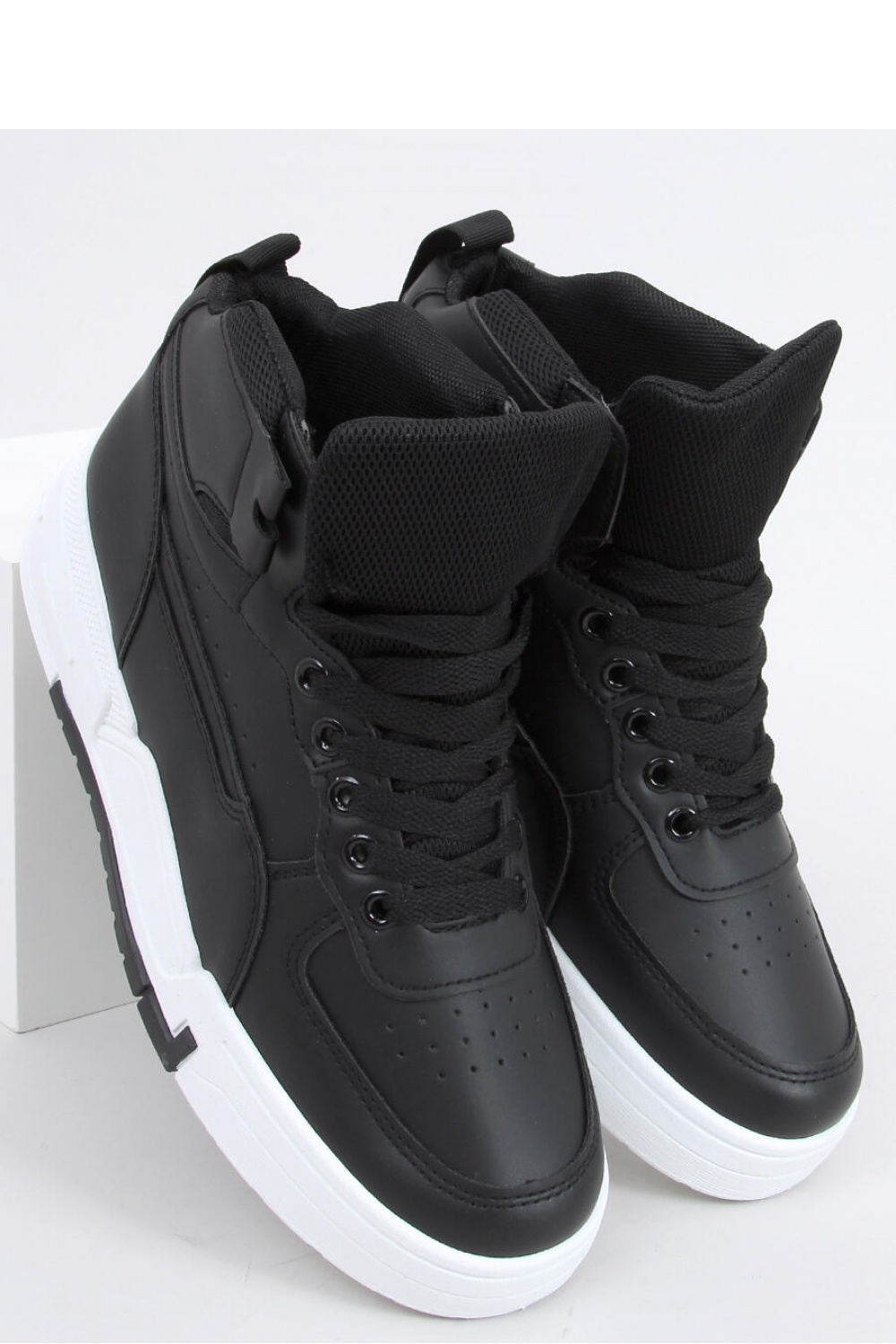 Sportschuhe model 163310 Inello schwarz Damen