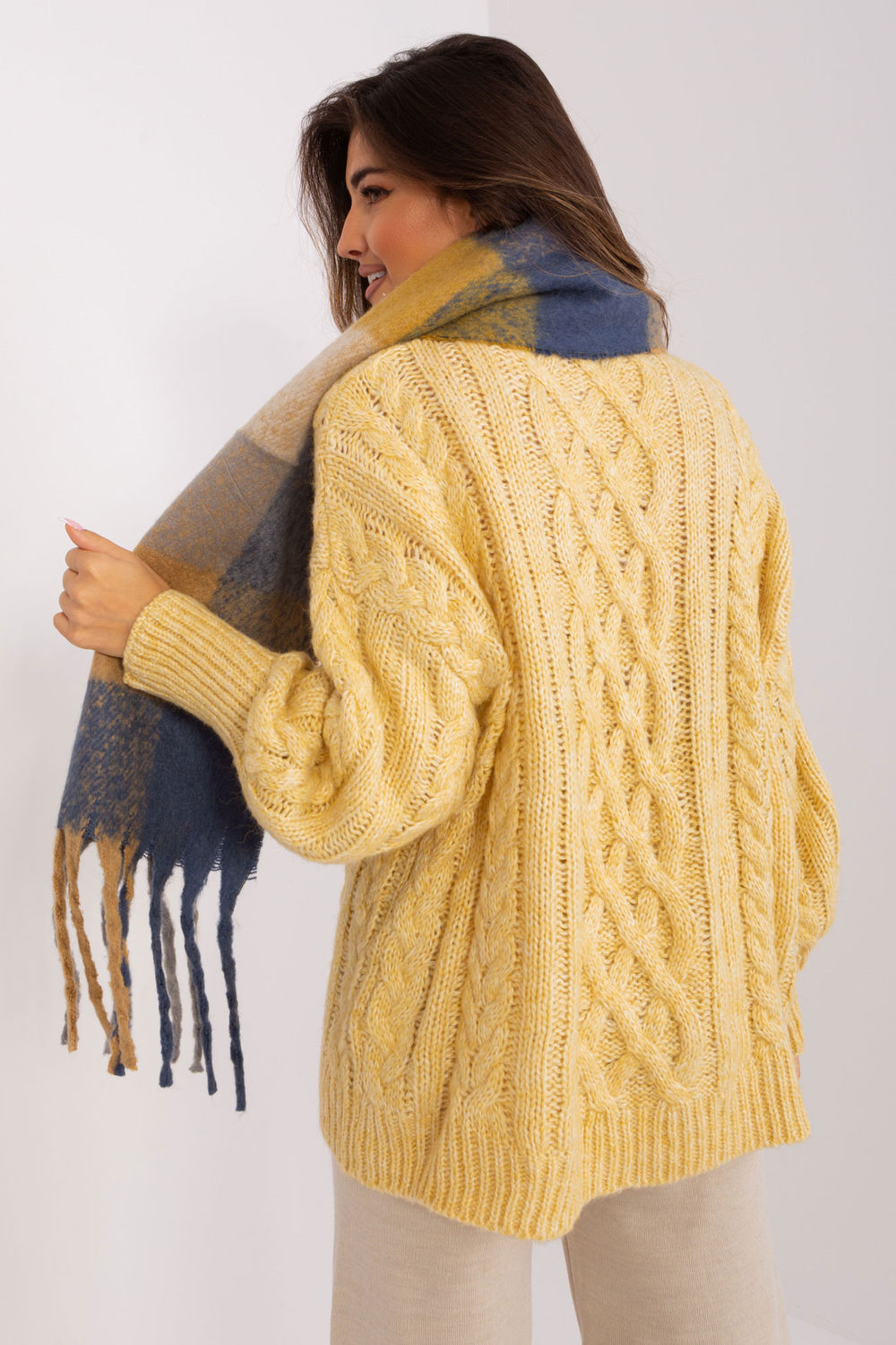  Shawl model 191726 AT  brown