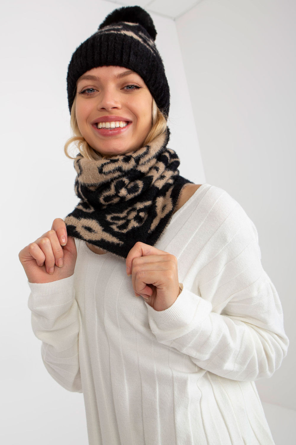  Infinity Scarf model 185922 AT  black