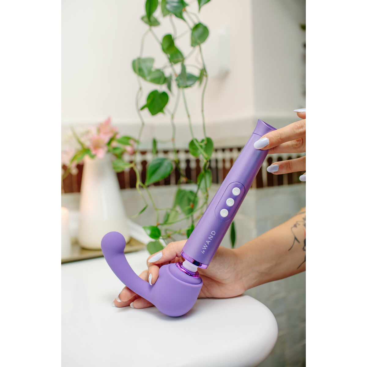 Curve Weighted Silicone Attachment Petite Curve Weighted Le Wand Petite Curve Weighted Silicone Attachment Petite Curve Weighted Le Wand Petite