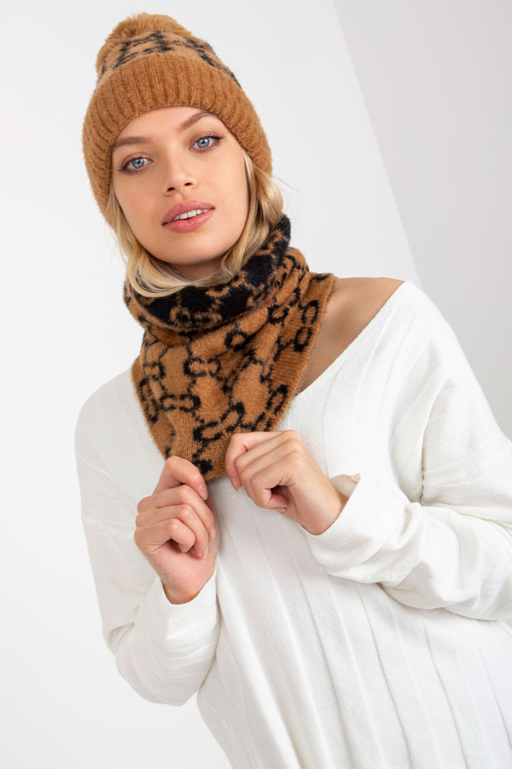  Infinity Scarf model 185919 AT  brown