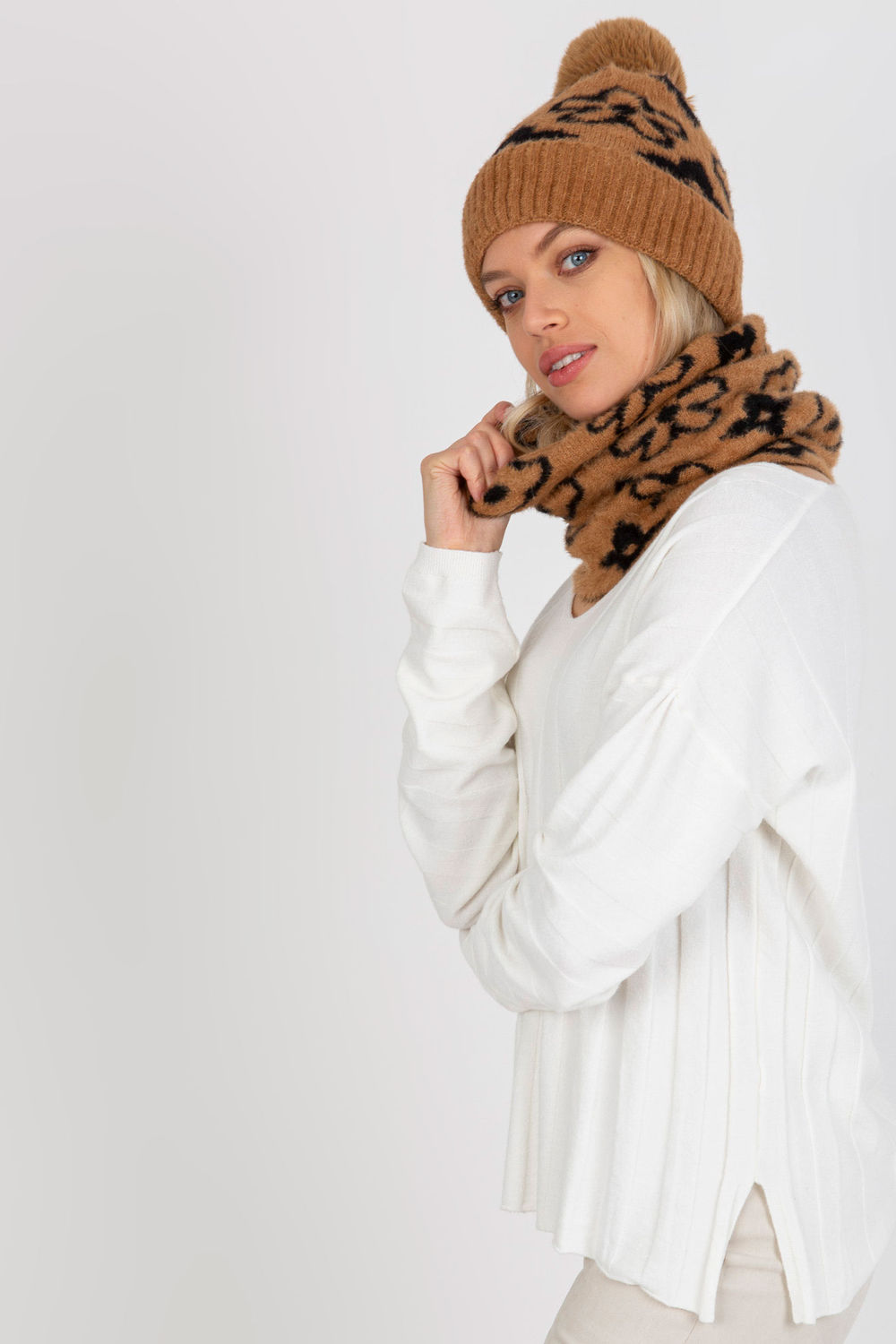  Infinity Scarf model 185923 AT  brown