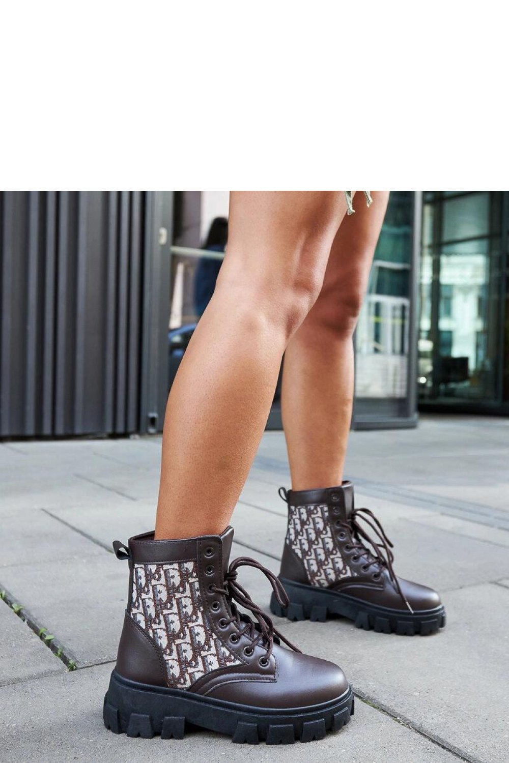  Boots model 206540 Solea  brown