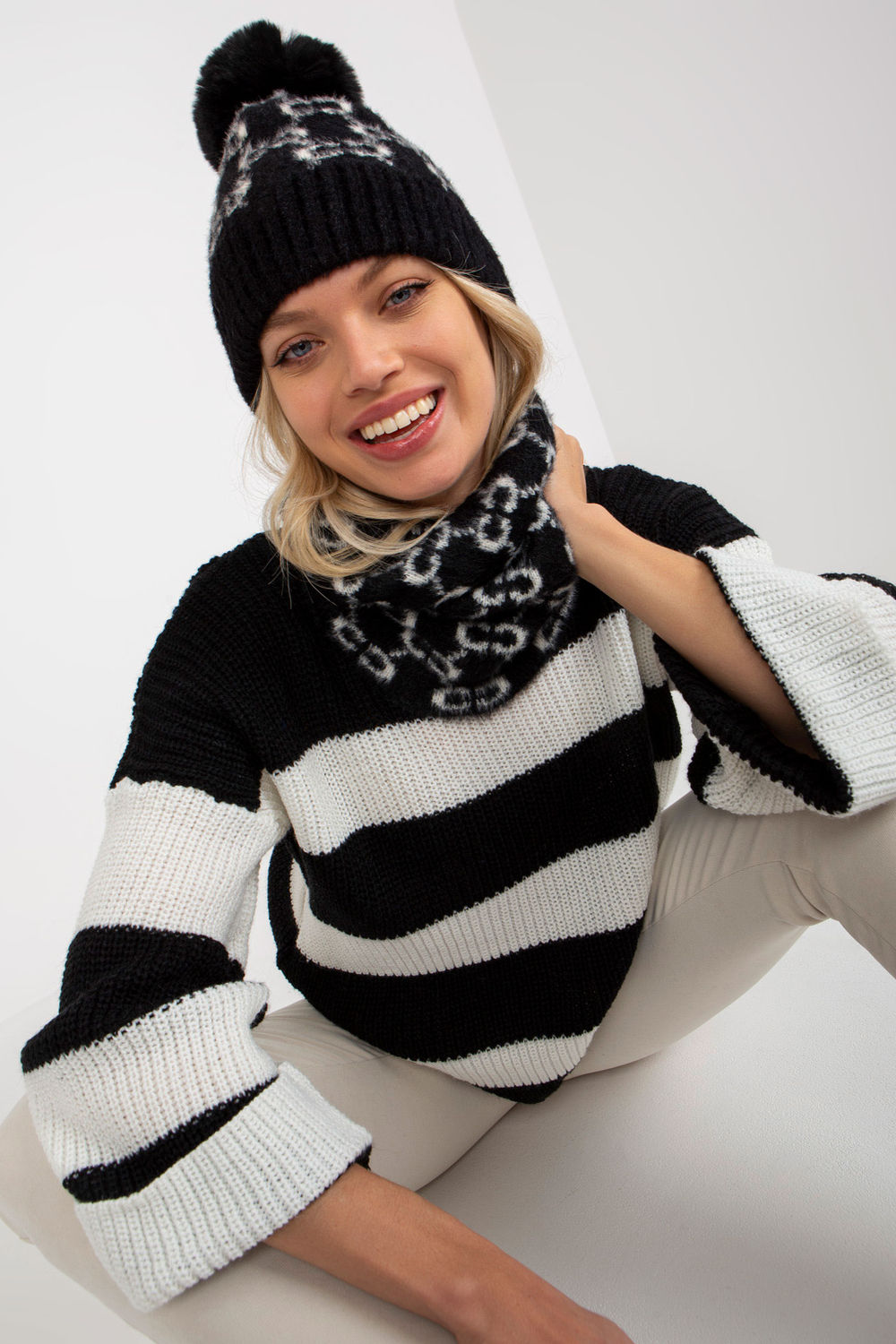  Infinity Scarf model 185920 AT  black