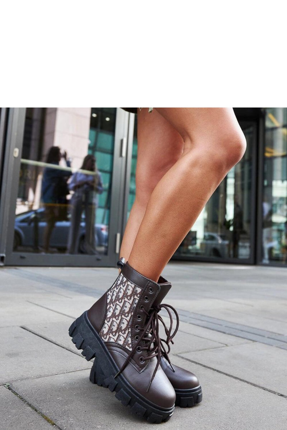  Boots model 206540 Solea  brown