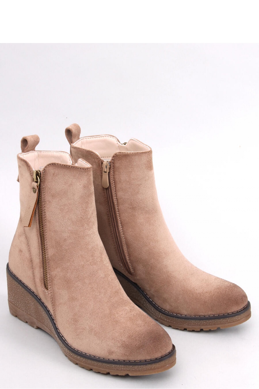  Buskin boots model 184467 Inello  beige