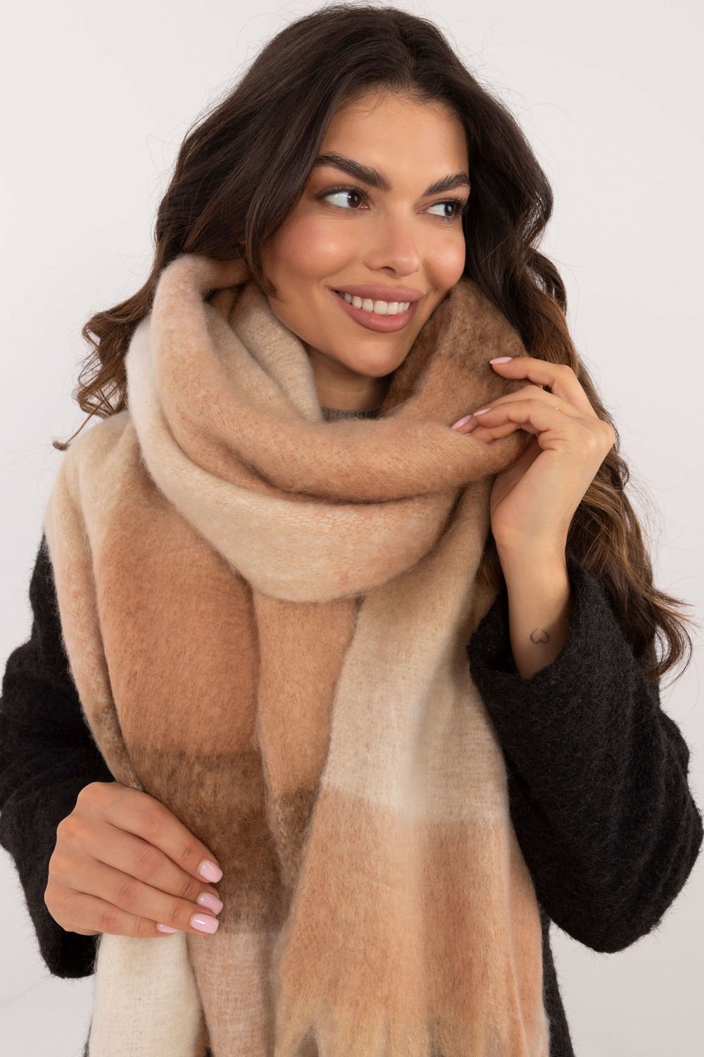  Shawl model 208263 AT  brown