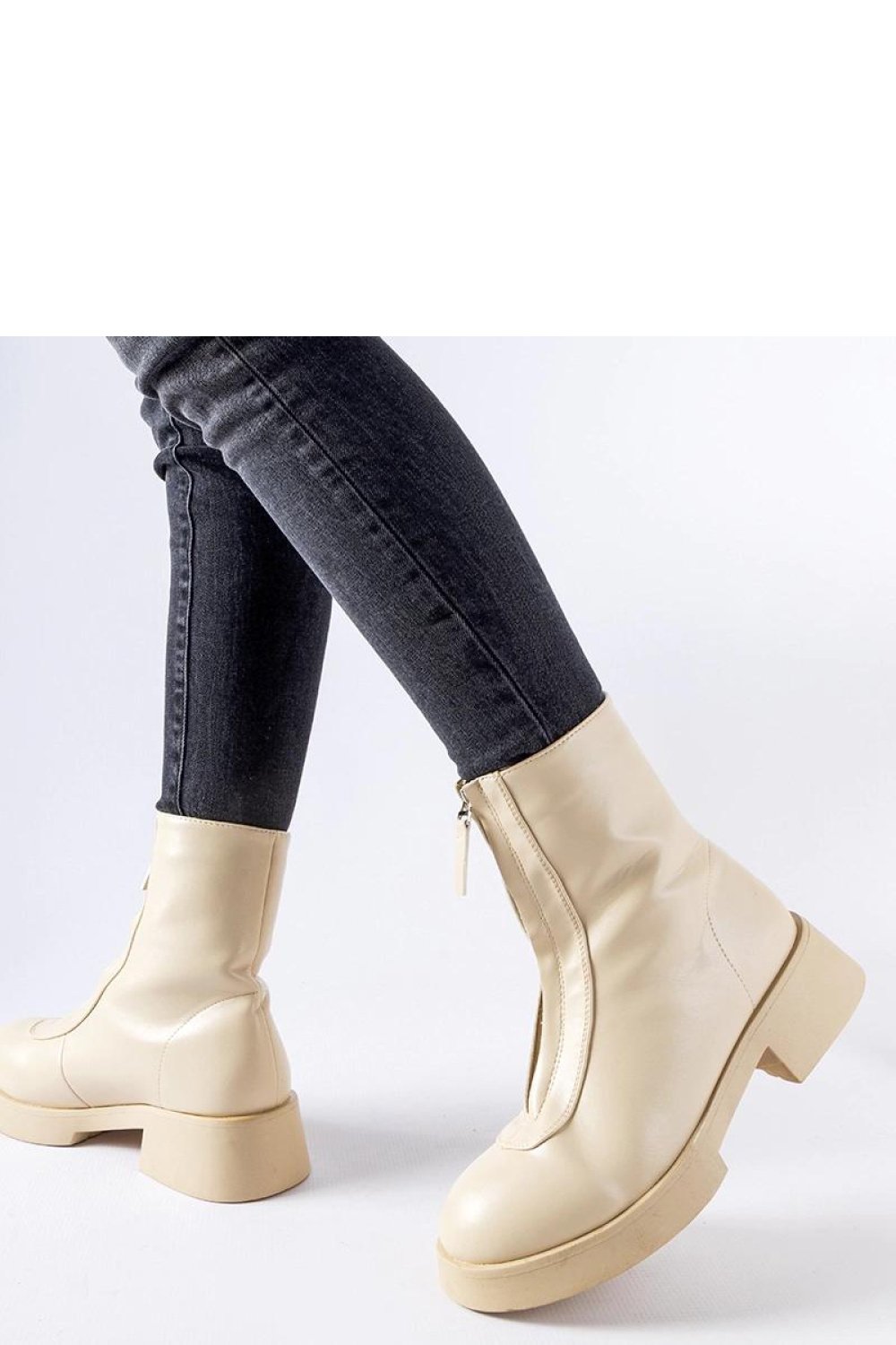  Boots model 204533 Solea  beige